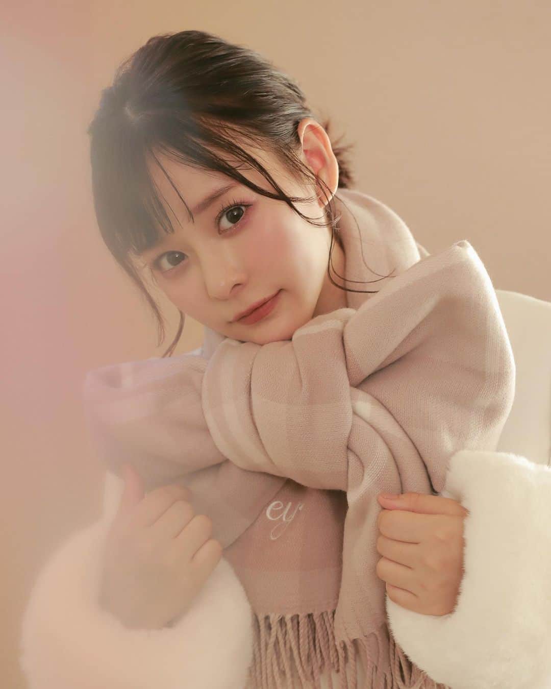 のインスタグラム：「Coming Soon new♡stall ❄︎𓂃꙳⋆ ㅤㅤㅤㅤㅤㅤㅤㅤㅤㅤㅤㅤㅤ \ 10月上旬入荷予定 / #オリジナルチェックストール ¥5,400 ㅤㅤㅤㅤㅤㅤㅤㅤㅤㅤㅤㅤㅤ #evelyn #エブリン #ガーリーコーデ #甘めスタイル #甘めコーデ #清楚コーデ #可愛い  #girly #feminine #パステル #girl #evelynコーデ #フェミニンコーデ  ㅤㅤㅤㅤㅤㅤㅤㅤㅤㅤㅤㅤㅤ」