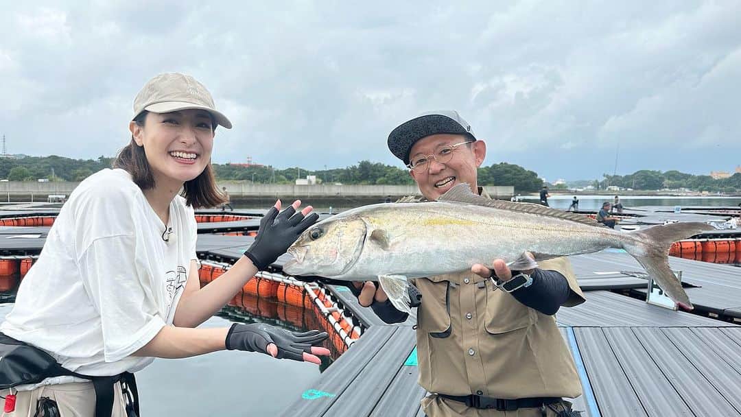 高橋麻美さんのインスタグラム写真 - (高橋麻美Instagram)「． ． 釣りビジョン『海釣りギャラリー』 いよいよ明日初回放送📺  私って持ってる…⁉︎ってなった神回w ぜひ見て欲しい😍 感想お待ちしてまーす！😆  #釣りビジョン#海釣りギャラリー#釣り堀#和歌山 #カタタの釣り堀#釣り#🎣#fishing#タイ#真鯛#シマアジ #青物#大物#大物釣り#カンパチ#ブリ#釣りガール #釣り女子#北条公哉#南紀白浜」9月29日 10時25分 - charmy421