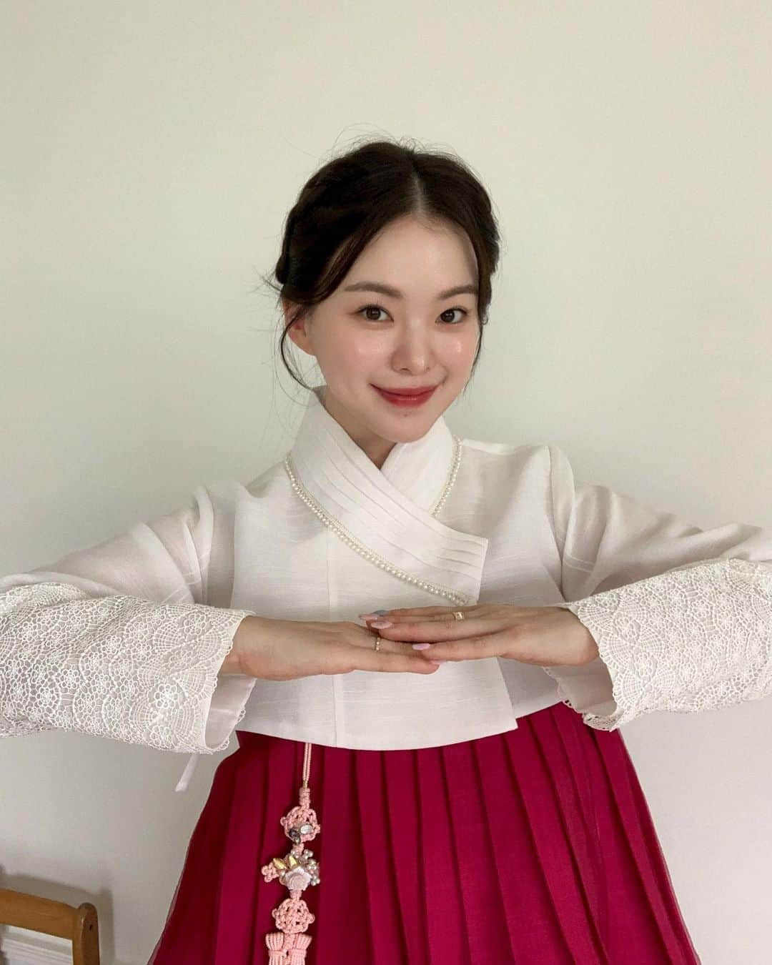 ハヌルさんのインスタグラム写真 - (ハヌルInstagram)「하리보 칭구들 햅삐 추석💛💛 저는 연휴에 잡아놨던 유럽여행도 취소하고 ㅠㅠㅠ😢 시댁도 친정도 안가는걸로 얘기해서 뽀롱이랑 집에서 뒹굴모드 3일째에효  하마씨 혼자 시댁갔는데 너~~~무 심심하다아아 지금을 즐겨야 겠지요???!!  #용띠맘 🐲💚」9月29日 10時39分 - haneulina