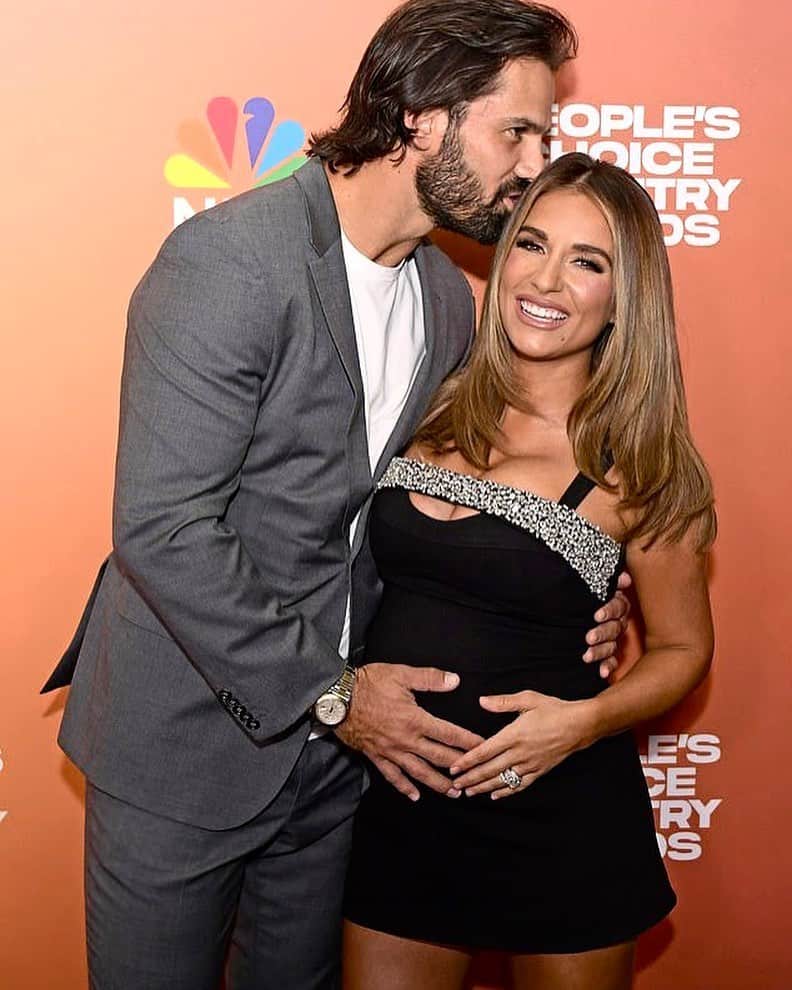 エリック・デッカーのインスタグラム：「Baby mama @jessiejamesdecker」