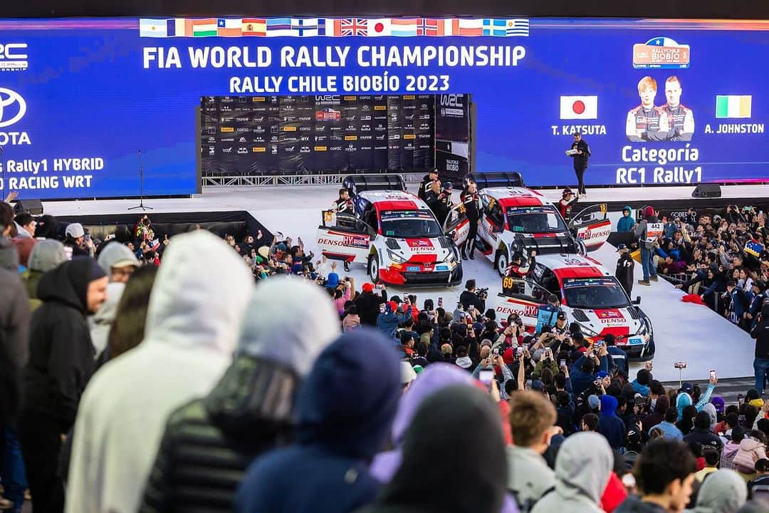 勝田貴元のインスタグラム：「#RallyChile started!!  Amazing atmosphere 🤩  2019年の時もセレモニアルスタートは沢山の人で盛大でしたが、2023年の今年もすごかった🤩  #TK18 📸 @timoanisphotography」