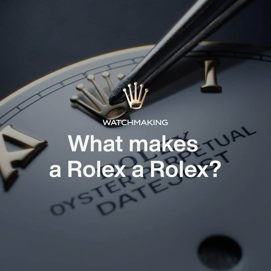 ROLEX ジュエリーパリのインスタグラム：「What makes a @Rolex a Rolex? ロレックスをロレックスたらしめるもの。それはホイールや歯車ではない。自社で成形するスチールや、鋳造するゴールドでもない。ロレックスが不断の集中力と数多くのスキルを駆使して一つひとつデザインし、作り上げ、研磨し、組み立てるすべての部品でもない。独自性を生み出すのは製作に費やす時間である。個々のダイアルに、高精度を意味する“Superlative”という言葉を記す工程に至るまでの、長い月日である。それは自律性や責任感、そして誠実さの印。  #Rolex #Watchmaking #OfficialRolexRetailer #ジュエリーパリ」