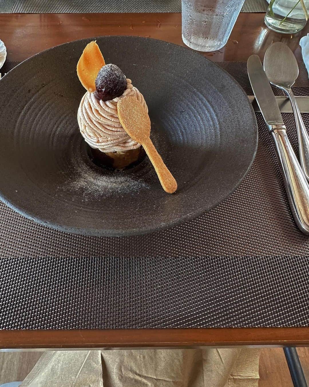 藤田ななみのインスタグラム：「先日お友達と🤎 初モンブラン🌰(記憶上たぶん) 最高に美味しい時間でした✨」