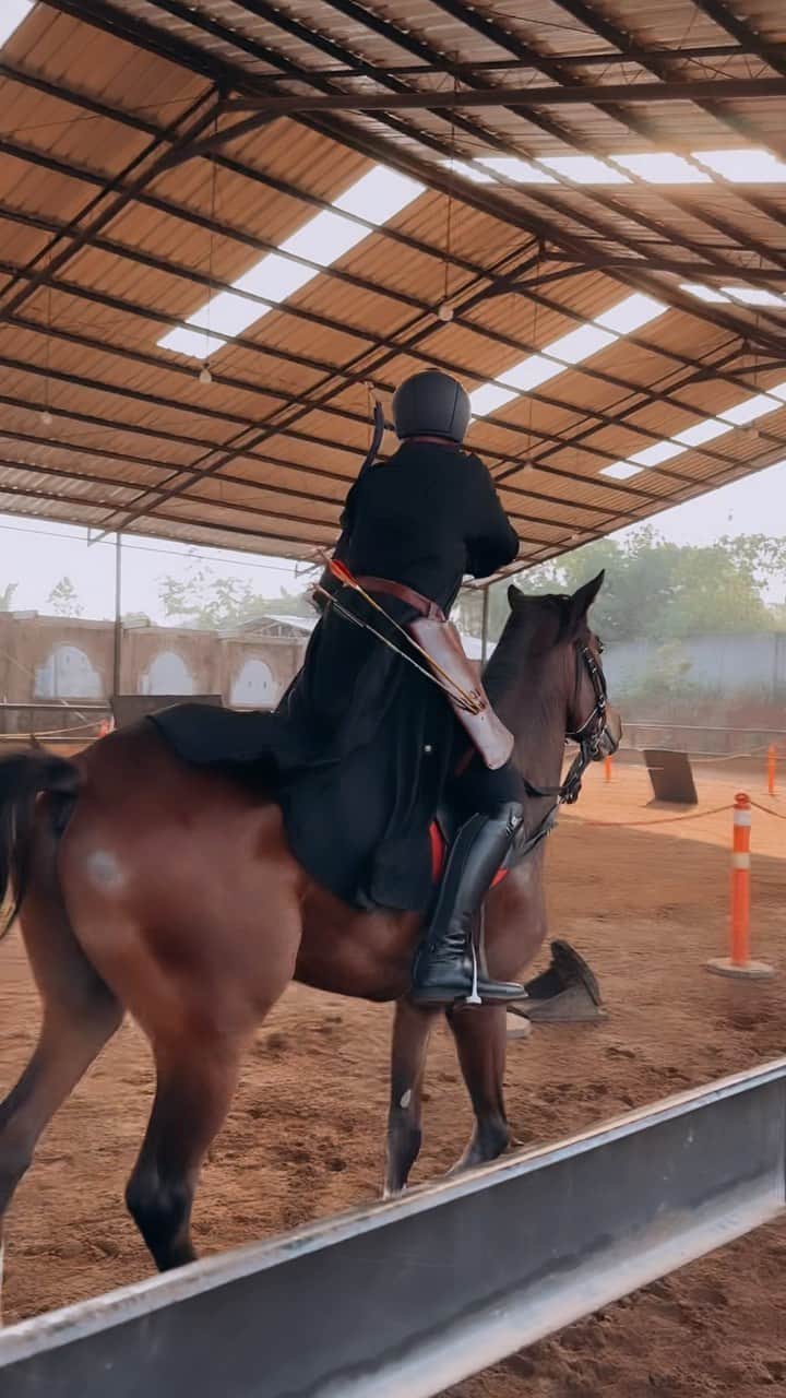 Zaskia Sungkarのインスタグラム：「Cardio ter bikin nagih 😅 bakar kalorinya banyak abis itu makannya juga banyak hhe 📍 @muyassar_stable  ما شاء الله تبارك الله」