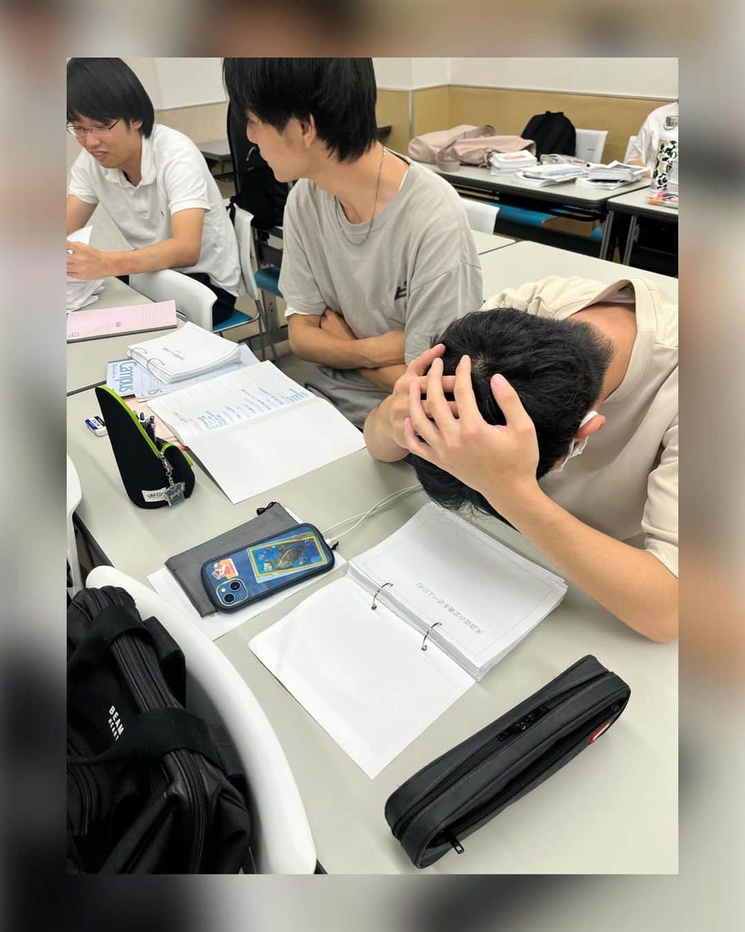 東京医薬専門学校さんのインスタグラム写真 - (東京医薬専門学校Instagram)「みなさん、こんにちは😊 言語聴覚士科です！ 昨日からついに、ついに、3年生の国家試験対策として「口頭試問」が始まりました📚✍🏻 その名の通り、質問に対して口頭で答えるという方法で、覚えた知識をアウトプットしていきます☝️ 国家試験の勉強は大変ですが、今からしっかり取り組むことで2月に向かいます🏃‍♀️ 全員合格を目指して頑張りましょう٩(ˊᗜˋ*)و  #言語聴覚士 #言語聴覚士になりたい #言語聴覚士科3年制 #言語聴覚士科2年制 #東京医薬看護専門学校  #東京医薬 #言語訓練 #言語療法 #失語症 #構音障害 #吃音 #発達障害 #嚥下障害 #高次脳機能障害  #手話 #手話通訳士 #聴覚障害 #補聴器 #リハビリテーション #リハビリ #理学療法士 #作業療法士 #公認心理師 #保育士 #看護師 #医療従事者になりたい #再進学 #専門学校 #江戸川区 #葛西」9月29日 11時28分 - tokyo_iyaku