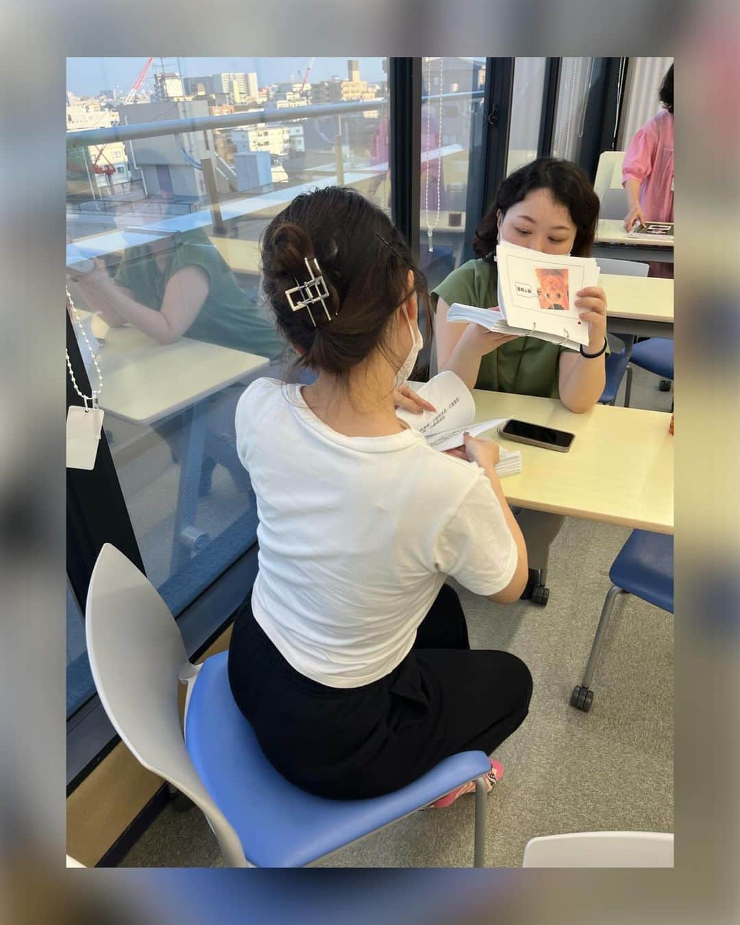 東京医薬専門学校さんのインスタグラム写真 - (東京医薬専門学校Instagram)「みなさん、こんにちは😊 言語聴覚士科です！ 昨日からついに、ついに、3年生の国家試験対策として「口頭試問」が始まりました📚✍🏻 その名の通り、質問に対して口頭で答えるという方法で、覚えた知識をアウトプットしていきます☝️ 国家試験の勉強は大変ですが、今からしっかり取り組むことで2月に向かいます🏃‍♀️ 全員合格を目指して頑張りましょう٩(ˊᗜˋ*)و  #言語聴覚士 #言語聴覚士になりたい #言語聴覚士科3年制 #言語聴覚士科2年制 #東京医薬看護専門学校  #東京医薬 #言語訓練 #言語療法 #失語症 #構音障害 #吃音 #発達障害 #嚥下障害 #高次脳機能障害  #手話 #手話通訳士 #聴覚障害 #補聴器 #リハビリテーション #リハビリ #理学療法士 #作業療法士 #公認心理師 #保育士 #看護師 #医療従事者になりたい #再進学 #専門学校 #江戸川区 #葛西」9月29日 11時28分 - tokyo_iyaku