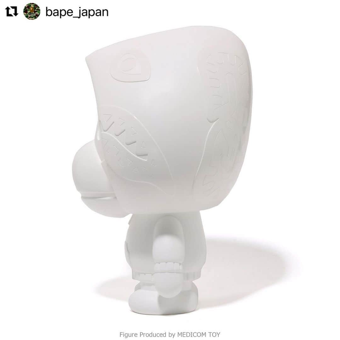 MEDICOM TOYさんのインスタグラム写真 - (MEDICOM TOYInstagram)「#Repost @bape_japan with @use.repost ・・・ BAPE®︎ and MEDICOM TOY have collaborated on many occasions and this time they have come up with a statue of BABY MILO®︎ wearing the Shark Hoodie made by VCD (Vinyl Collectible Dolls). The collaboration statue is finished in a monochromatic white color that blends in easily with any interior.   This highly anticipated item will be available at authorized A BATHING APE® stores and BAPE.COM on Saturday, September 30, 2023  @medicom_toy  #bape #babymilo #medicomtoy」9月29日 11時35分 - medicom_toy