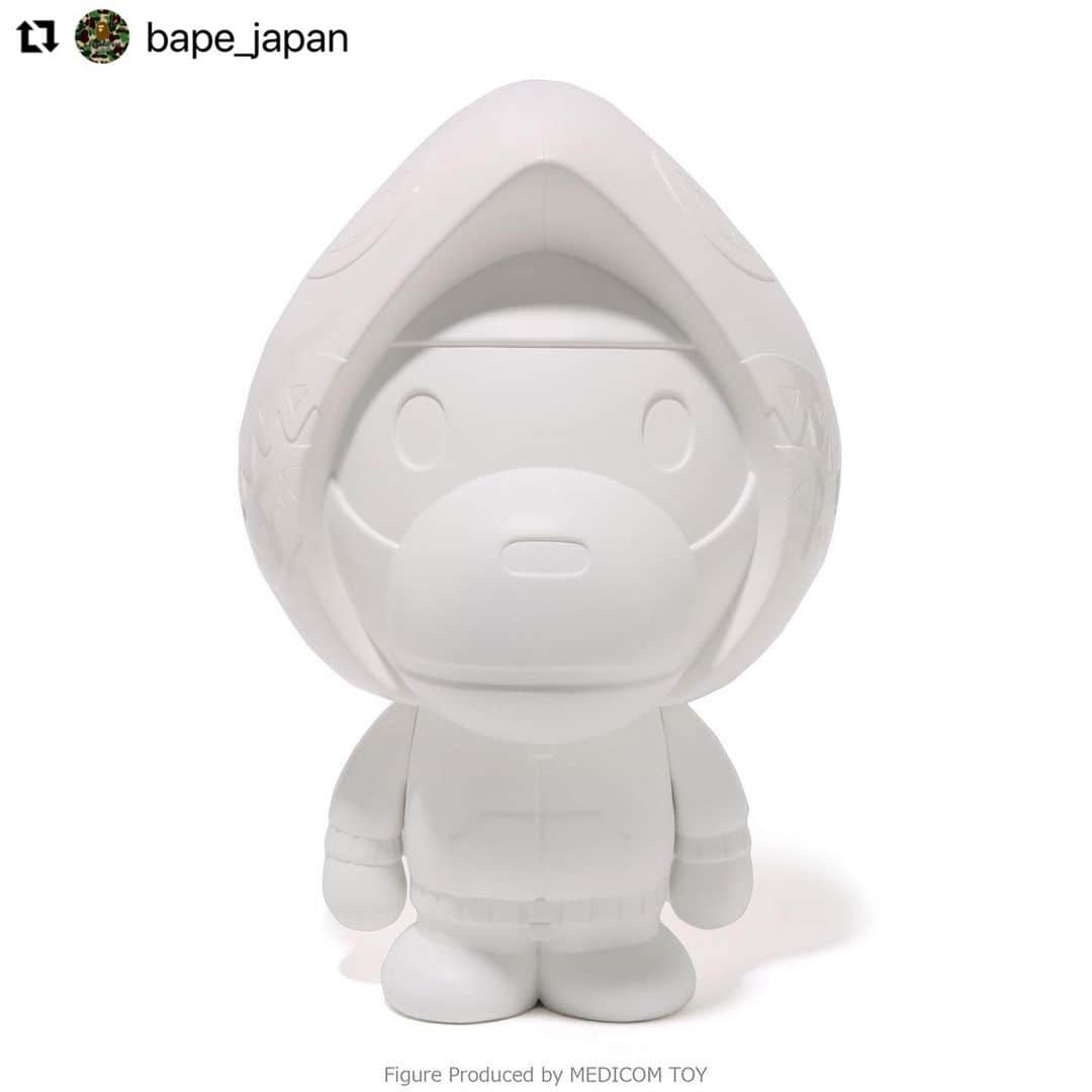 MEDICOM TOYさんのインスタグラム写真 - (MEDICOM TOYInstagram)「#Repost @bape_japan with @use.repost ・・・ BAPE®︎ and MEDICOM TOY have collaborated on many occasions and this time they have come up with a statue of BABY MILO®︎ wearing the Shark Hoodie made by VCD (Vinyl Collectible Dolls). The collaboration statue is finished in a monochromatic white color that blends in easily with any interior.   This highly anticipated item will be available at authorized A BATHING APE® stores and BAPE.COM on Saturday, September 30, 2023  @medicom_toy  #bape #babymilo #medicomtoy」9月29日 11時35分 - medicom_toy