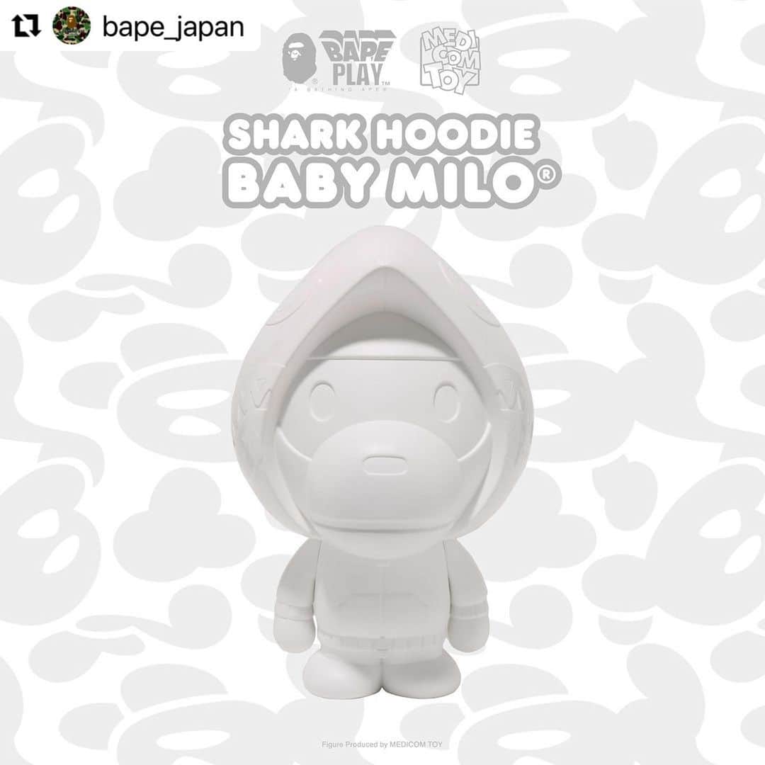 MEDICOM TOYさんのインスタグラム写真 - (MEDICOM TOYInstagram)「#Repost @bape_japan with @use.repost ・・・ BAPE®︎ and MEDICOM TOY have collaborated on many occasions and this time they have come up with a statue of BABY MILO®︎ wearing the Shark Hoodie made by VCD (Vinyl Collectible Dolls). The collaboration statue is finished in a monochromatic white color that blends in easily with any interior.   This highly anticipated item will be available at authorized A BATHING APE® stores and BAPE.COM on Saturday, September 30, 2023  @medicom_toy  #bape #babymilo #medicomtoy」9月29日 11時35分 - medicom_toy