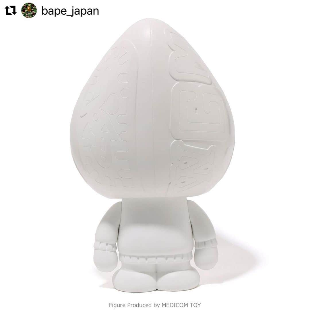 MEDICOM TOYさんのインスタグラム写真 - (MEDICOM TOYInstagram)「#Repost @bape_japan with @use.repost ・・・ BAPE®︎ and MEDICOM TOY have collaborated on many occasions and this time they have come up with a statue of BABY MILO®︎ wearing the Shark Hoodie made by VCD (Vinyl Collectible Dolls). The collaboration statue is finished in a monochromatic white color that blends in easily with any interior.   This highly anticipated item will be available at authorized A BATHING APE® stores and BAPE.COM on Saturday, September 30, 2023  @medicom_toy  #bape #babymilo #medicomtoy」9月29日 11時35分 - medicom_toy