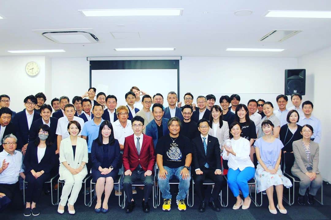 のインスタグラム：「#平田良介　#名古屋商工会議所　#若鯱会  先日若鯱会のみなさんとトークショーをさせていただきました⭐️  自分の野球人生の観点から今のドラゴンズの話、セリーグの話、経営、経営者の話、対人関係の話などをお話しさせていただきました😁 すごく良かったよと言っていただけてすごく嬉しかったです☺️☺️  また企業、団体の方からのご要望もお待ちしておりますのでDM下さい😊」
