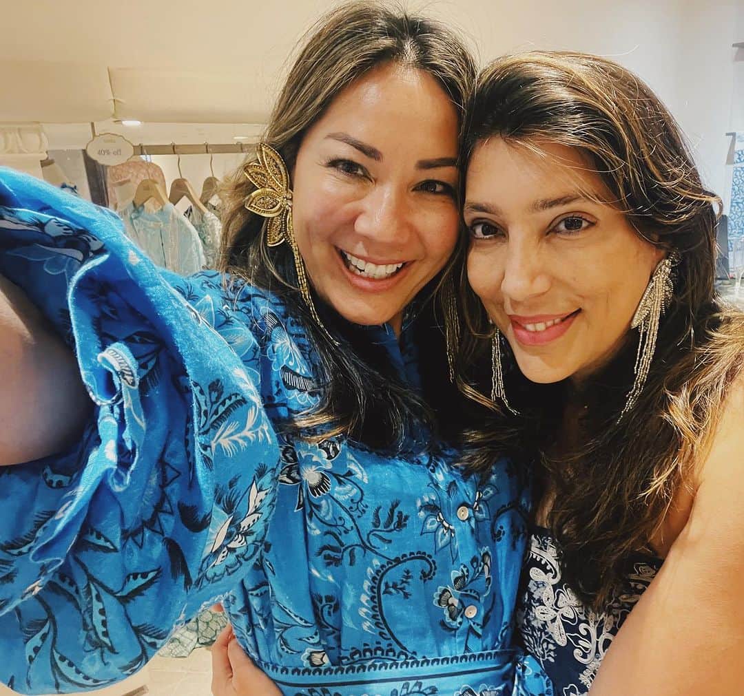 ココリボンのインスタグラム：「Thank you for hosting me in your beautiful store @taniamohan 🙏🏼🦋Loved connecting with so many old and new friends @tablaofficial   *Earrings from a new Coco Ribbon collection coming soon..   #cocoribbon #tabla #shopping #fashion #hongkong」