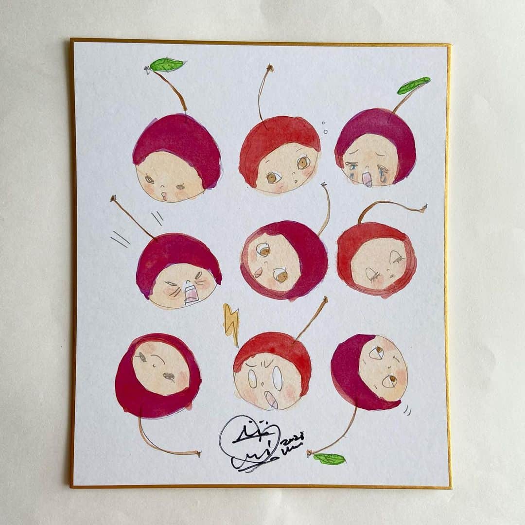 おおたうにのインスタグラム：「🍒閑話休題 1🍒  頼まれてたの描いたらことのほか気に入ったので、差し上げる前に撮っておく❤️  水彩で顔の色塗ったら水が黒く浮き上がってやばい🙀と思ったけど、乾いたら綺麗になりました。よかった✨  #illustration #色紙 #水彩 #outauni #おおたうに」