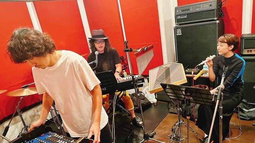 YUKA さんのインスタグラム写真 - (YUKA Instagram)「10月からのLIVEリハーサルが始まりました！ 真藤さんと久しぶりの再会🫂  3人で演奏なんてとても珍しい！ 柾くんも10月のいつかのどこかのLIVEで 出てくるらしいのです🎸  また情報更新しますね🫧  LIVE、いこうかな　どうしようかな 迷っている方はぜひ いらっしゃいませ✨✨  心地よい音楽ご用意して お待ちしております🤓♡  #moumoon #acoustic #live #滋賀 #旧大津公会堂 #コニカミノルタプラネタリウム #神戸 #バンドー神戸青少年科学館 #獨協医科大学 #学園祭」9月29日 12時04分 - yukamoumoon