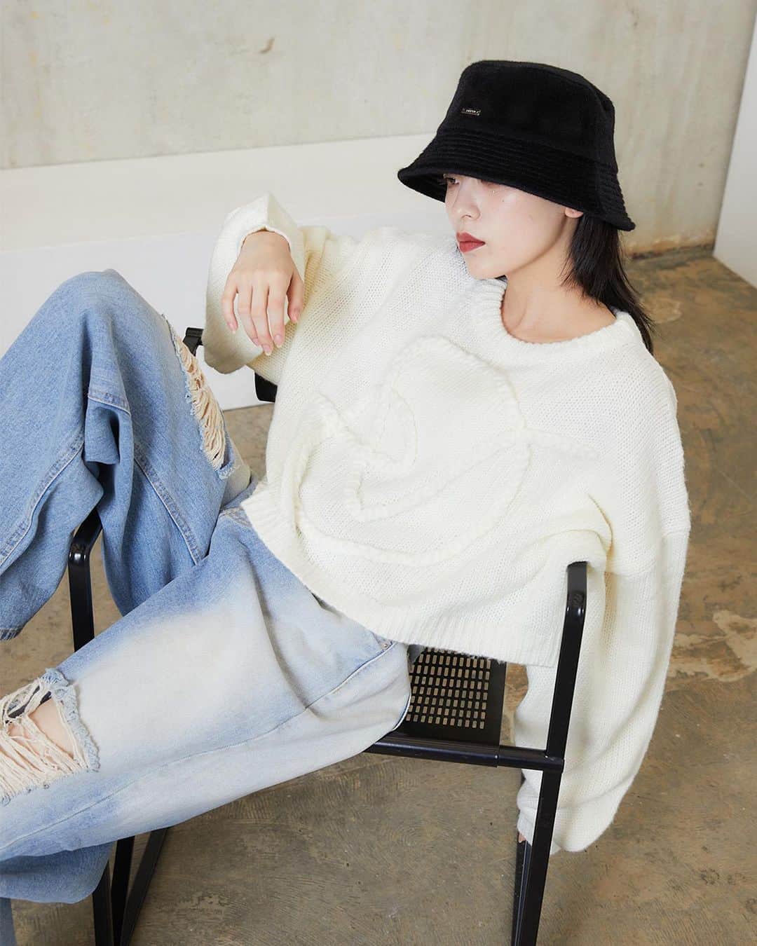 のインスタグラム：「【𝟐𝟎𝟐𝟑 𝐀𝐔𝐓𝐔𝐌𝐍&𝐖𝐈𝐍𝐓𝐄𝐑 𝐜𝐨𝐥𝐥𝐞𝐜𝐭𝐢𝐨𝐧】 ⁡ 　 ENVYM AUTUMN&WINTER collection🪩 ⁡ ⁡ Coming Soon... -————————————— ⁡ ⁡ #ENVYM#2023AW」