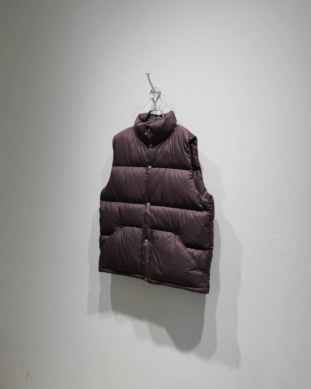 JOURNAL STANDARD 表参道のインスタグラム：「【 THE NORTH FACE PURPLE LABEL× JS 】  @thenorthface.purplelabel  @journalstandard.jp  ⁡ ---------------------------------------- ⁡ ▶︎Recycled Polyester Ripstop Vest ¥46,200- tax included [No,23011610016930]  -----  #journalstandard#ジャーナルスタンダード  #harajuku#omotesando#mensfashion#mens#styling#coordinate#streetwear#23aw#unisexfashion#原宿#表参道 #thenorthface #thenorthfacepurplelabel  #downvest  #ノースフェイス #ノースフェイスパープルレーベル  #ダウンベスト」