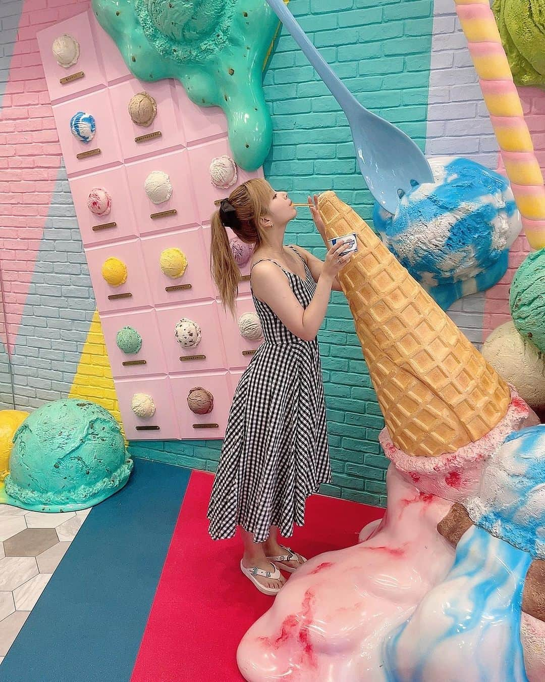 倉田瑠夏さんのインスタグラム写真 - (倉田瑠夏Instagram)「🍨🍧🍬🍭🍦🍪🍩  #blueseal #bluesealicecream #icecream #miyakojima #ig_japan #ブルーシール #ブルーシールアイス #アイスクリーム部 #japanesegirl #萌 #自拍 #模特 #粉我 #tbt #swag #动漫 #扎心了 #好吃 #甜點 #먹스타그램 #냠냠 #여행스타그램 #여행에미치다 #宮古島 #宮古島グルメ #宮古島旅行 #宮古島観光 #ポニーテール #ポニーテールアレンジ #旅行コーデ」9月29日 12時02分 - ruka.kurata