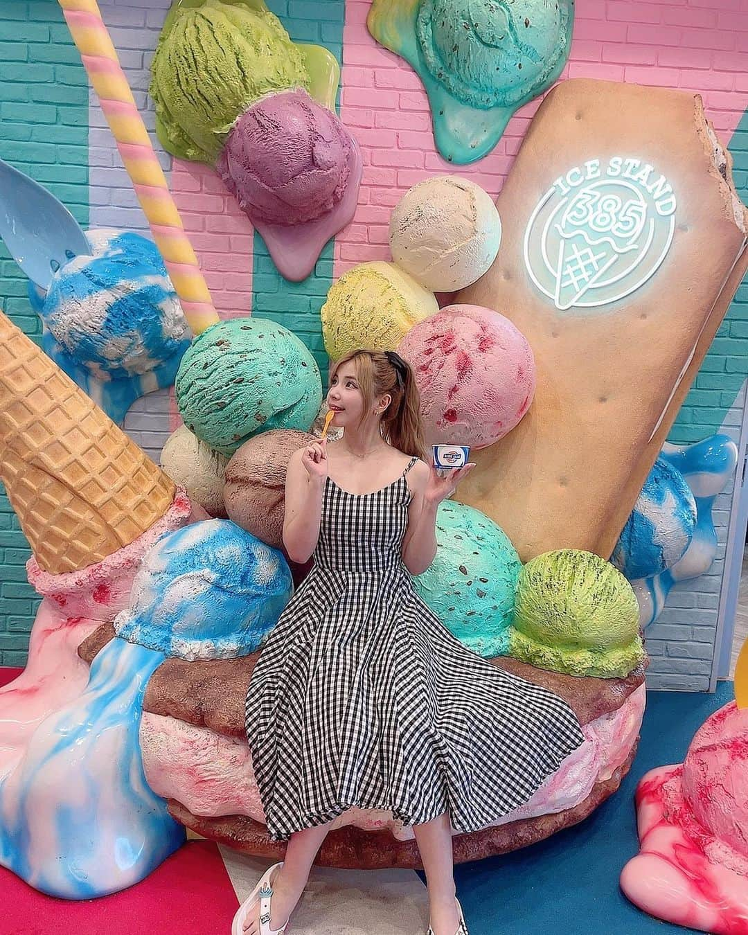 倉田瑠夏さんのインスタグラム写真 - (倉田瑠夏Instagram)「🍨🍧🍬🍭🍦🍪🍩  #blueseal #bluesealicecream #icecream #miyakojima #ig_japan #ブルーシール #ブルーシールアイス #アイスクリーム部 #japanesegirl #萌 #自拍 #模特 #粉我 #tbt #swag #动漫 #扎心了 #好吃 #甜點 #먹스타그램 #냠냠 #여행스타그램 #여행에미치다 #宮古島 #宮古島グルメ #宮古島旅行 #宮古島観光 #ポニーテール #ポニーテールアレンジ #旅行コーデ」9月29日 12時02分 - ruka.kurata