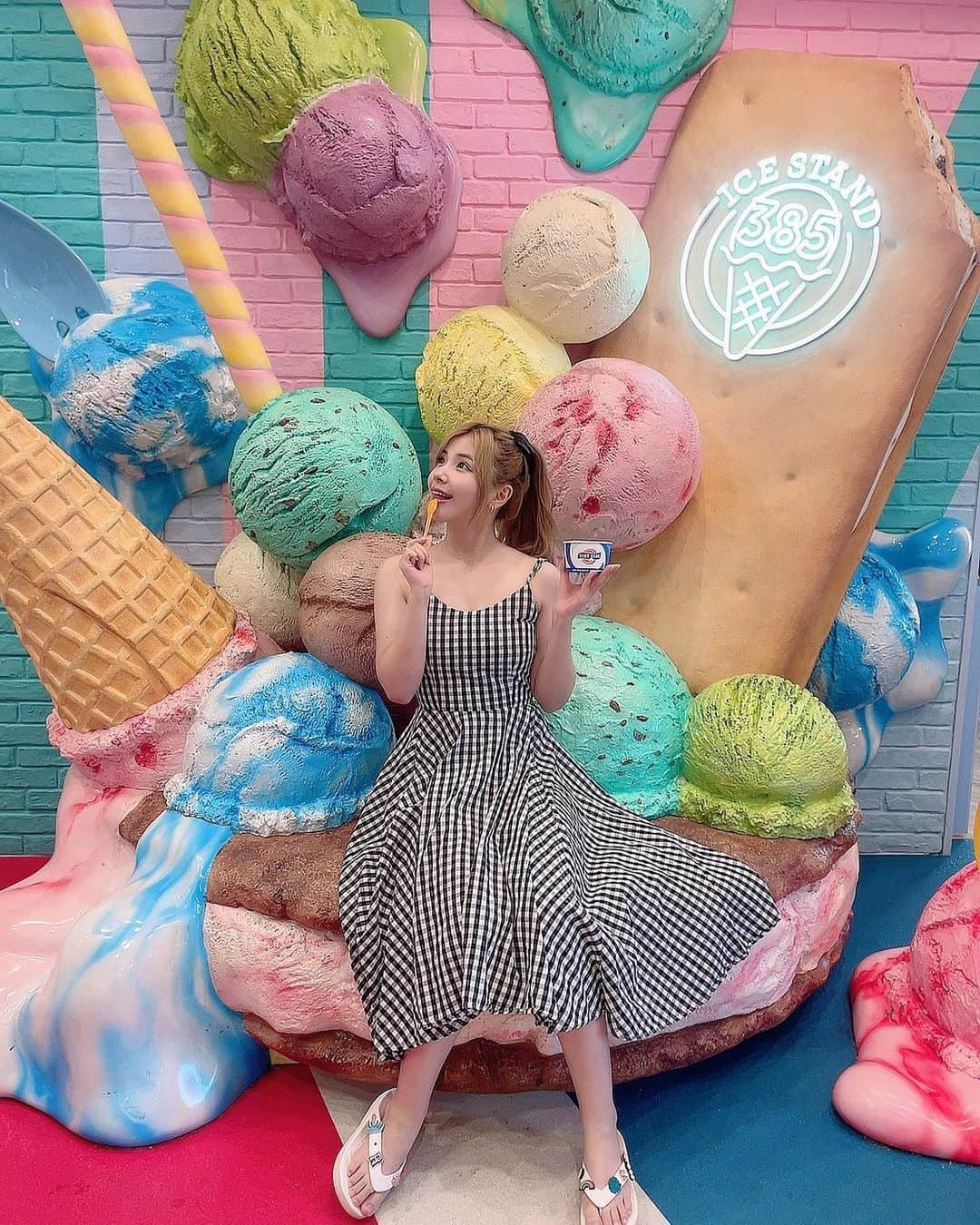 倉田瑠夏さんのインスタグラム写真 - (倉田瑠夏Instagram)「🍨🍧🍬🍭🍦🍪🍩  #blueseal #bluesealicecream #icecream #miyakojima #ig_japan #ブルーシール #ブルーシールアイス #アイスクリーム部 #japanesegirl #萌 #自拍 #模特 #粉我 #tbt #swag #动漫 #扎心了 #好吃 #甜點 #먹스타그램 #냠냠 #여행스타그램 #여행에미치다 #宮古島 #宮古島グルメ #宮古島旅行 #宮古島観光 #ポニーテール #ポニーテールアレンジ #旅行コーデ」9月29日 12時02分 - ruka.kurata