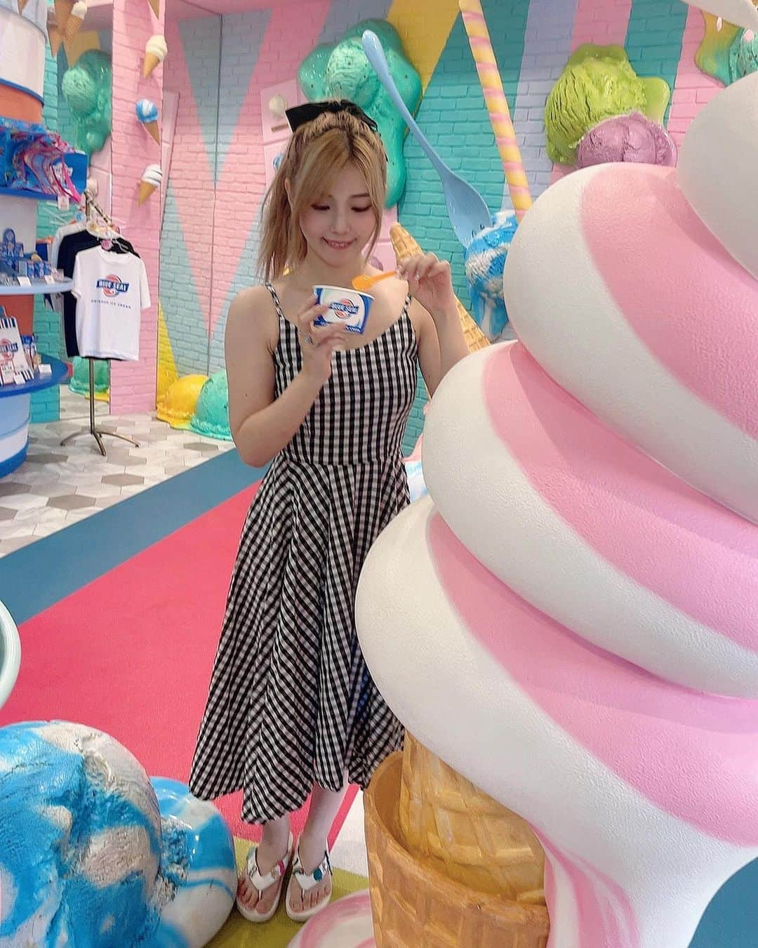 倉田瑠夏さんのインスタグラム写真 - (倉田瑠夏Instagram)「🍨🍧🍬🍭🍦🍪🍩  #blueseal #bluesealicecream #icecream #miyakojima #ig_japan #ブルーシール #ブルーシールアイス #アイスクリーム部 #japanesegirl #萌 #自拍 #模特 #粉我 #tbt #swag #动漫 #扎心了 #好吃 #甜點 #먹스타그램 #냠냠 #여행스타그램 #여행에미치다 #宮古島 #宮古島グルメ #宮古島旅行 #宮古島観光 #ポニーテール #ポニーテールアレンジ #旅行コーデ」9月29日 12時02分 - ruka.kurata