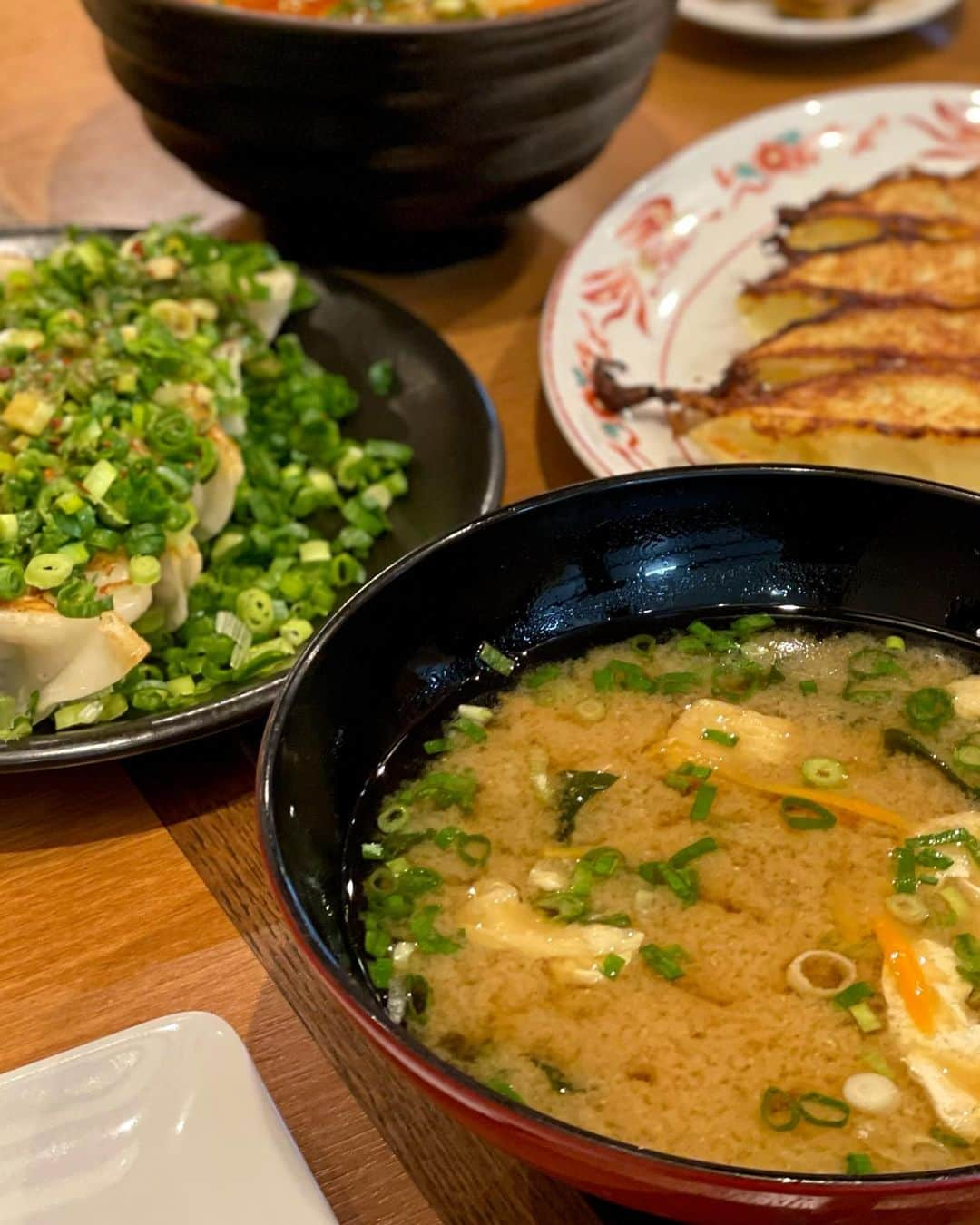 相沢みなみさんのインスタグラム写真 - (相沢みなみInstagram)「I ate many kind of gyoza at my first time utsunomiya!! & bcuz it was freezing, I bought this gyoza T-shrit! How is it?💥 . 初宇都宮餃子旅🥟💙 計4店舗の餃子食べれたよ😆✨ 暖を取るために買ったTシャツがお気に入りです🧏🏻‍♀️🌟 . #宇都宮 #宇都宮グルメ #宇都宮餃子  #宇都宮餃子みんみん #来らっせ  #宇都宮餃子さつき #香蘭  #味噌と餃子の店青源パセオ店  #utsunomiya #gyoza  #黒髪 #黒髪ロング #黒髪女子 #黒髪ロングストレート  . #相沢みなみ  #minamiaizawa #相澤南」9月29日 12時13分 - epoint2016