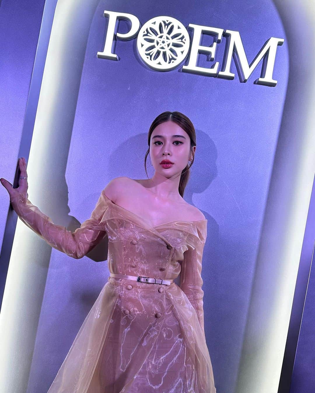 のインスタグラム：「Here for you!🩷✨ I’m so grateful and honored to be here for Poem fashion show. I’m so proud of you, P’Sean. It’s lovely to see Thai brand on an international level. #POEMOrientalEthereal #POEMaw2023」