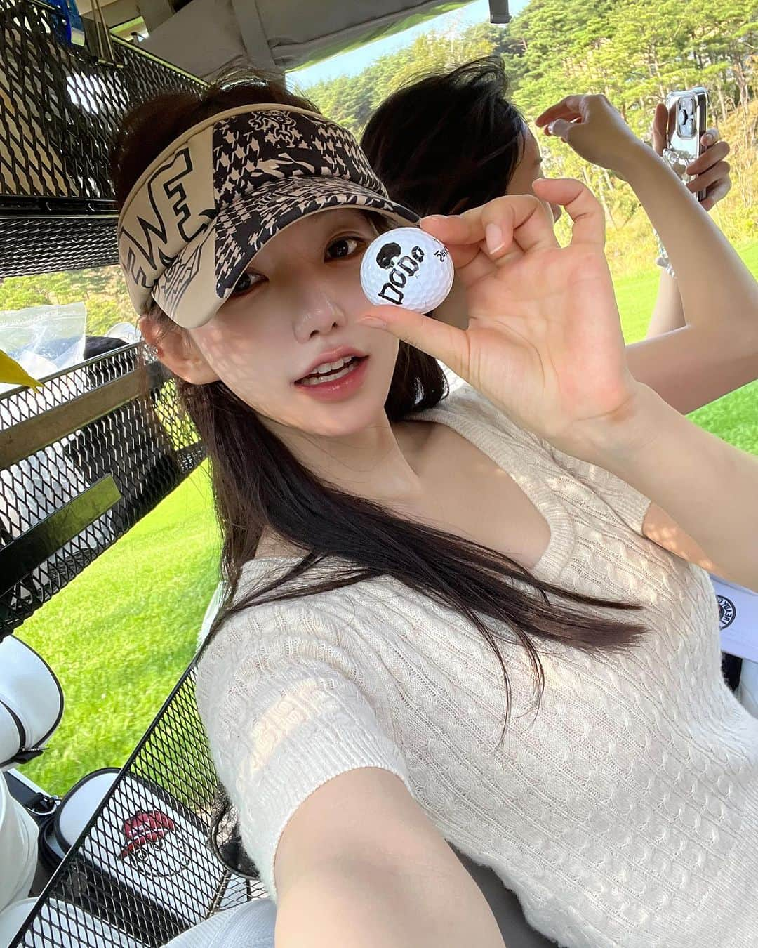 キム・ドヨンさんのインスタグラム写真 - (キム・ドヨンInstagram)「즐거웠던 우당탕탕 명랑골프,,,,🏌🏻‍♀️ 다들 행복한 추석 보내기🫶🏻」9月29日 12時37分 - dodo_baby