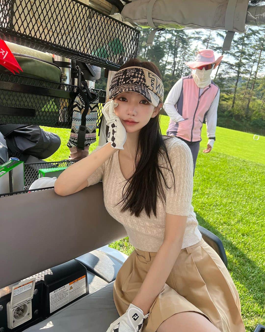 キム・ドヨンさんのインスタグラム写真 - (キム・ドヨンInstagram)「즐거웠던 우당탕탕 명랑골프,,,,🏌🏻‍♀️ 다들 행복한 추석 보내기🫶🏻」9月29日 12時37分 - dodo_baby