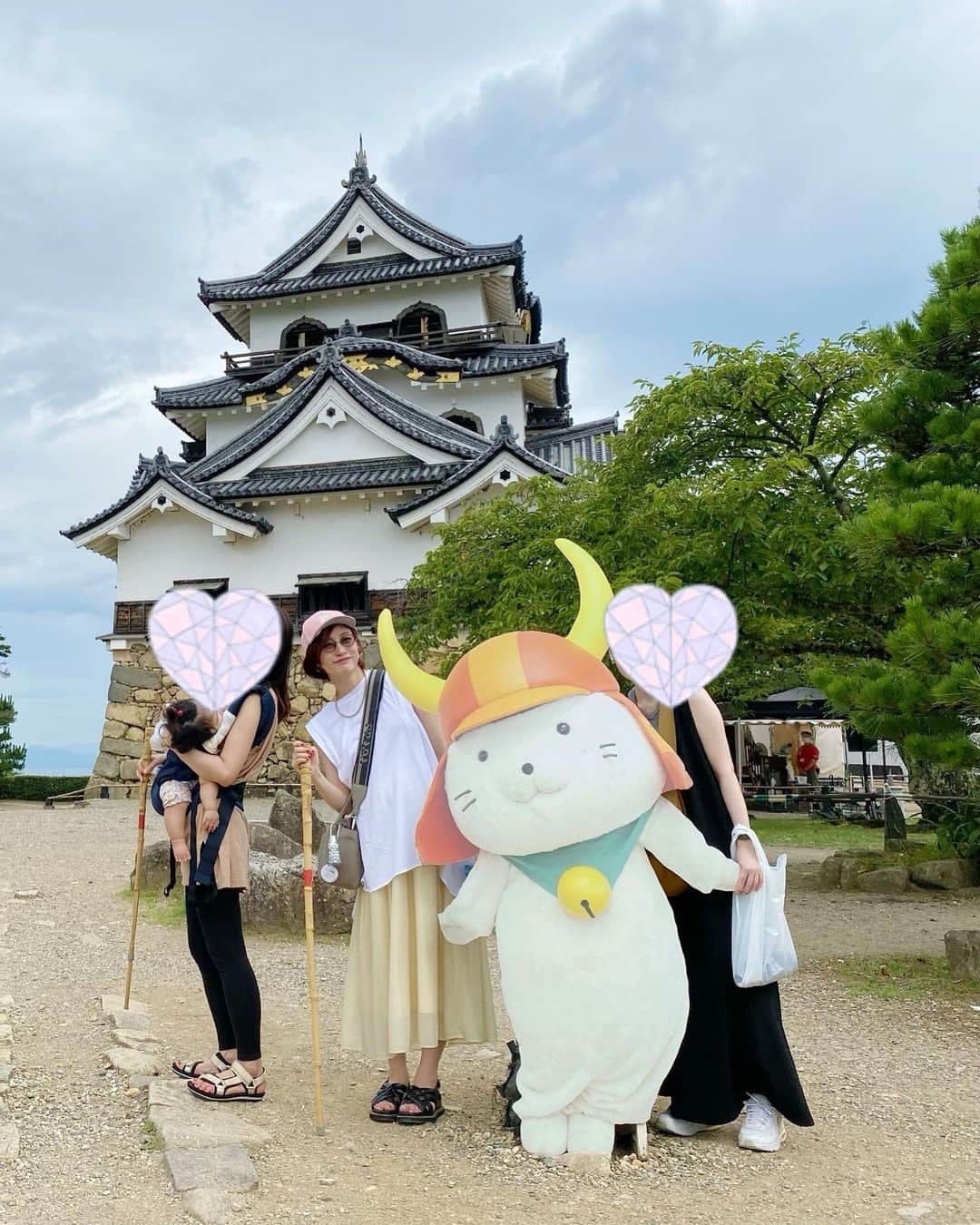 新井恵理那さんのインスタグラム写真 - (新井恵理那Instagram)「YouTubeで話していた滋賀&京都旅行〜☆ひこにゃんパネル、リアリティーありますよね(*≧∀≦*)笑  はじめて登った彦根城でしたが、こ、こんなにハードなお城だったとは!と驚きました(・∀・) 天守閣を吹き抜ける風は心地よかったですよ☆  宿泊は城下町の風情を堪能できる宿に…♪ 屋根裏部屋に泊まるのはワクワクしました(^O^)  近くで親子丼をいただき、いい夜でした♪ フワフワかき氷、絶品でしたーーーー(〃ω〃)  #滋賀 #彦根城 #ひこにゃん  #本町宿 #ほっこりや #源三郎  #新井恵理那 #centforce」9月29日 12時37分 - elina_arai