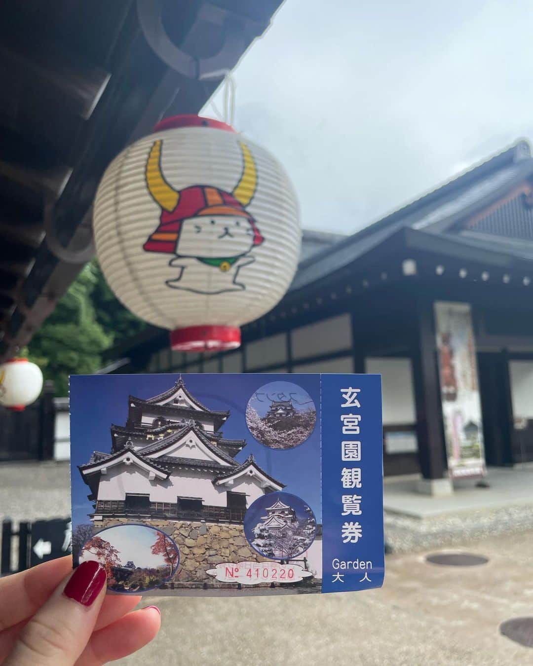 新井恵理那さんのインスタグラム写真 - (新井恵理那Instagram)「YouTubeで話していた滋賀&京都旅行〜☆ひこにゃんパネル、リアリティーありますよね(*≧∀≦*)笑  はじめて登った彦根城でしたが、こ、こんなにハードなお城だったとは!と驚きました(・∀・) 天守閣を吹き抜ける風は心地よかったですよ☆  宿泊は城下町の風情を堪能できる宿に…♪ 屋根裏部屋に泊まるのはワクワクしました(^O^)  近くで親子丼をいただき、いい夜でした♪ フワフワかき氷、絶品でしたーーーー(〃ω〃)  #滋賀 #彦根城 #ひこにゃん  #本町宿 #ほっこりや #源三郎  #新井恵理那 #centforce」9月29日 12時37分 - elina_arai