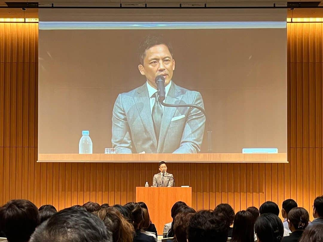 野村忠宏のインスタグラム：「9月26日の講演会。 ご清聴ありがとうございました🙏  #Repost @nextend_official ・・・ 野村忠宏がアクサ生命保険株式会社の『MDRTアクサ生命分会 AUTUMN CONFERENCE 2023』にお招きいただき講演をさせていただきました。  セールス(プロデューサー)の中で極めて優秀な実績を持つMDRT会員様、またそのMDRT会員を目指している皆様に向けて、トップに挑むマインドセットや困難を乗り越えた経験などをお話させていただきました🎤💪  ご清聴いただきました皆様、ありがとうございました✨  #野村忠宏 #柔道 #柔道家 #講演 #折れない心 #執念 #戦う理由 #精力善用 #自他共栄 #敬意 #感謝 #社会貢献 #五輪 #五輪三連覇 #オリンピック #オリンピック三連覇」