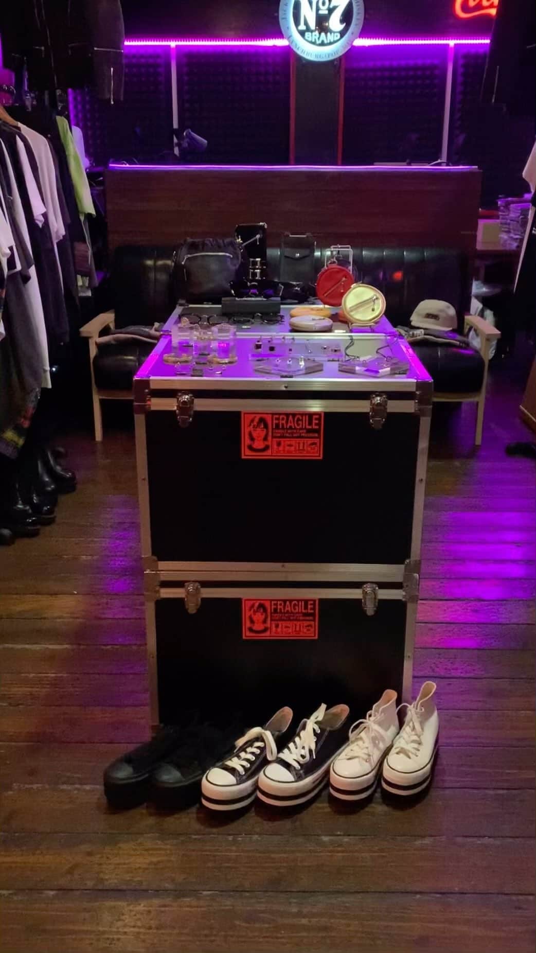 のインスタグラム：「POP UP SHOP TOUR@SINISTER ALLEY、2日目です!! 新作アイテム、コラボアイテム等、多数ご用意して店頭にて皆様の御来店をお待ちしておりますので宜しくお願い致します😊🍻  Tears of Swan POP UP SHOP AUTUMN TOUR 2023  DAY:9/28(Thu)〜30(Sun) TIME:13:00-20:00 SHOP:SINISTER ALLEY PLACE:福岡市中央区天神3-6-10  天神エイトビル3F TEL:092-771-1723  @tears_of_swan  #tearsofswan  #popupshoptour #popupshop @sinisteralley  #親不孝通り  #福岡」