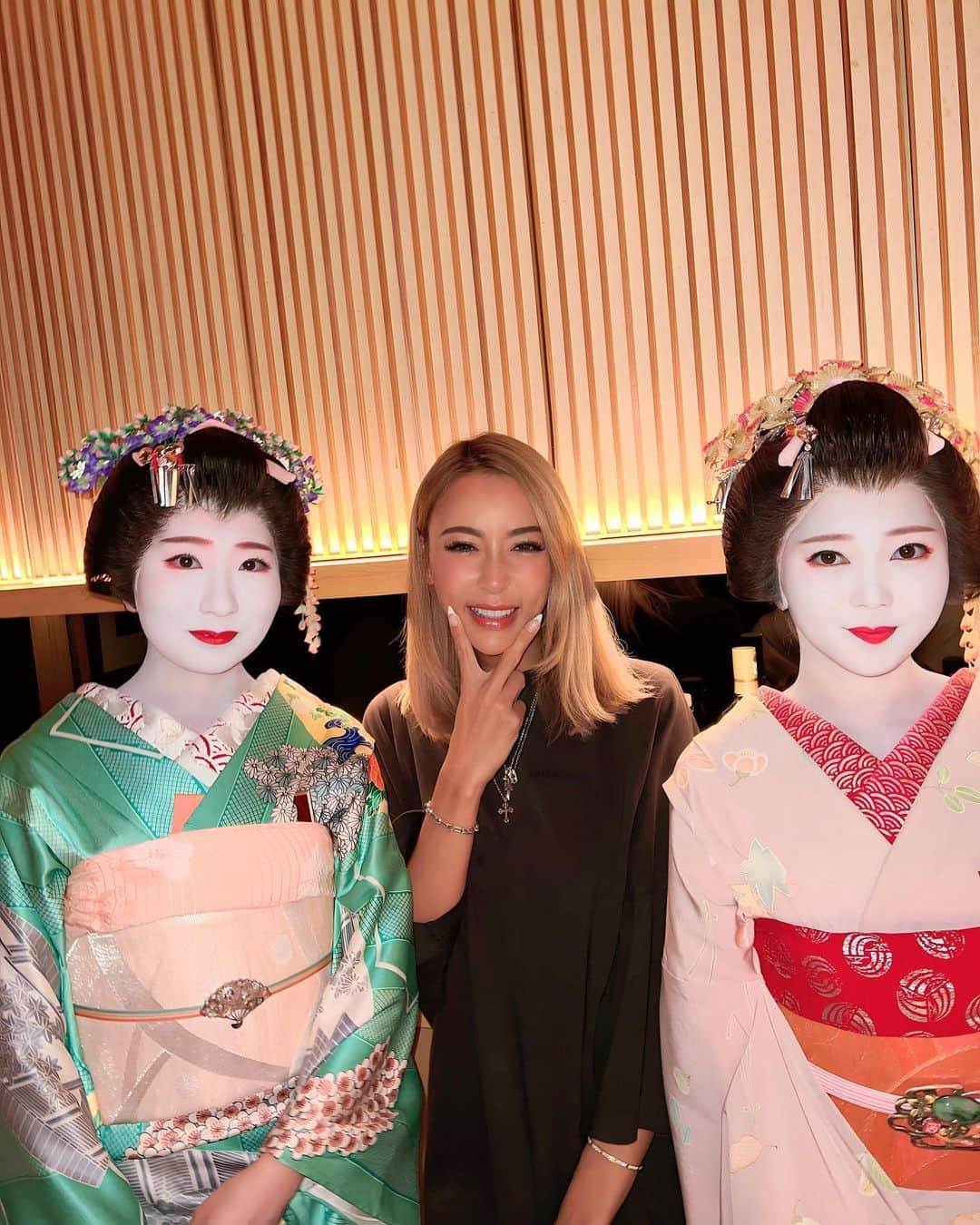 GENKINGのインスタグラム：「I went to Asakusa with myfriend for birthdayparty&sightseeing🇯🇵👘 Best wishes for a happy day filled with love and smiles🥰🫶 お誕生日会で浅草に✨ ずっと行きたかったから行けて嬉しかった💖」