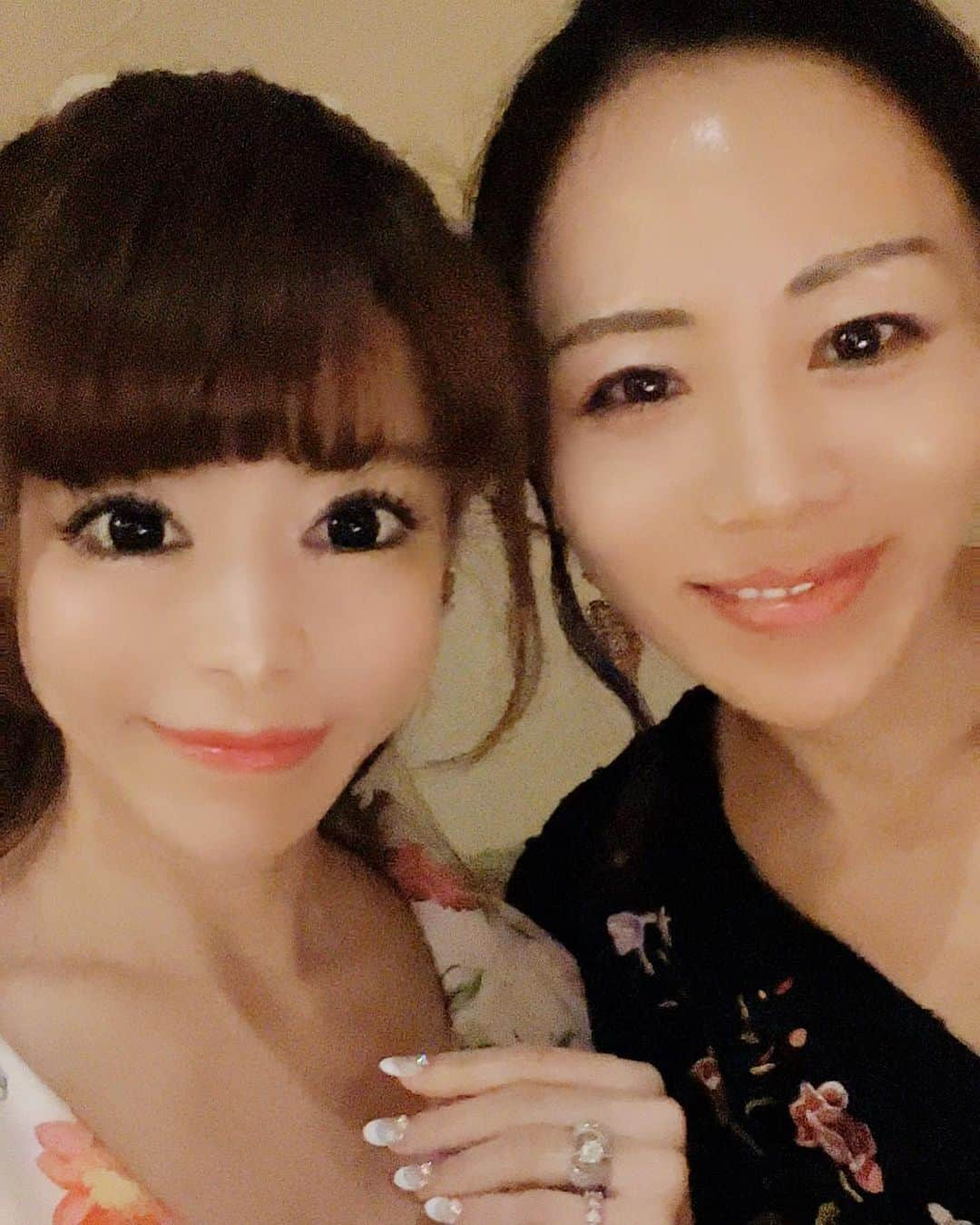 滝沢姫さんのインスタグラム写真 - (滝沢姫Instagram)「✨魅力開花✨ ⁡ ⁡ ⁡ 私なんて...って悩んでる人多いと思うけど ⁡ それはあなたの魅力に気づいてないだけ... ⁡ ⁡ ⁡ 美人とかスタイルよい若いとかじゃなくて ⁡ ⁡ ⁡ あなただけの持ってる魅力を知って ⁡ 磨いていって魅力的になること✨ ⁡ ⁡ ⁡ ⁡ 人の真似じゃなく ⁡ オンリーワンオーラになりましょ💗 ⁡ ⁡ ⁡ ⁡ そしたらもっと💗 ⁡ 愛されて大切にされる人生になれて💕  あなたの可能性が広がります✨  ⁡ ⁡ ⁡ ⁡ ⁡ 30日22時〜 ⁡ 雅代ちゃんとななこちゃんと ⁡ 内面からも美しく理想的な人生になれる✨ ⁡ 魅力開花するので絶対みてください💕 ⁡ ⁡ ⁡ ⁡ ⁡ 💗お姫様学校10年目💗 ⁡ ⁡ No.1キャバ嬢　ホステス歴15年 プロポーズ117人された 滝沢姫が愛されて💗 大切にされる💗秘密をお伝えします✨ ⁡ お姫様学校は魅力的な女性になり 愛されて理想的な人生になれる学校です💕 ⁡ 一度体験レッスン受けてみてください⭐️ ⁡ ⁡ ⁡ こんな方にオススメ ⁡ 愛されたいお姫様フォローしてね💗 @hime.takizawa  ⁡ ⁡ ⁡ お姫様学校では 小手先の恋愛テクニックではなく あなたの魅力を磨いていき 愛される存在にしていきます。 ⁡ 私は、ホステス歴15年で 2万人以上接客し 117人からプロポーズされましたので その経験からわかった男性に 求められる女性になる方法をお伝えします。 　 また、私は、ホステス経験だけではなく ⁡ 立ち振る舞いマナー講師認定 和装コンサルタント一級 アドラー心理学一級 ダイエットマネジャーなどの 資格もありますので 内面外面双方からの あなたの魅力アップをサポートいたします。 ⁡ ⁡ ⁡ #愛される#愛される女性#魅力アップ  #魅力的な女性 #魅力な女性 #魅力開花  ⁡ ⁡ ⁡ ⁡ ⁡ ⁡ ⁡ ⁡ ⁡ ⁡ ⁡ ⁡ ⁡ ⁡ ⁡ ⁡ ⁡」9月30日 0時30分 - hime.takizawa