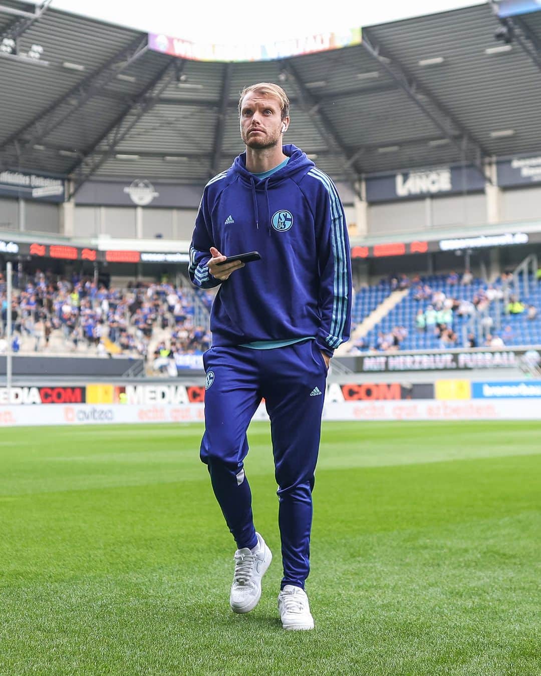 シャルケ04のインスタグラム：「Unsere Start-1⃣1⃣ gegen den @scp07_official - swipe nach links! 📲 . . #SCPS04 #Schalke #S04 #Matchday #Football #Soccer #Fußball #Futbol #Knappen #EinLebenLang #🔵⚪️」