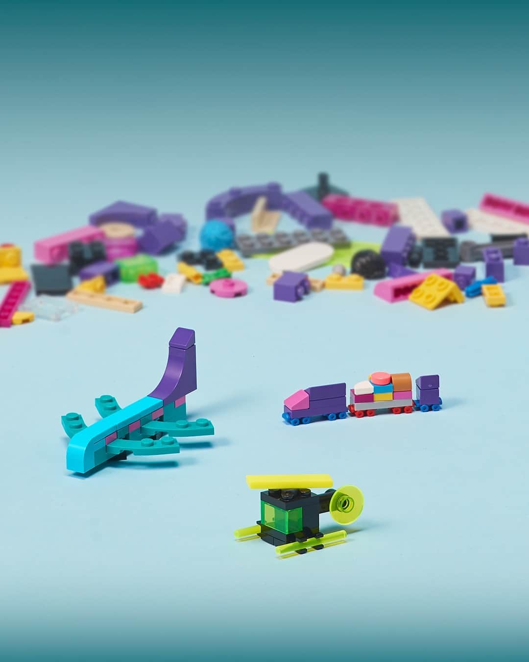 LEGOさんのインスタグラム写真 - (LEGOInstagram)「It’s the double winged airplane for us 🛫🧳  Fun fact: All these micro build vehicles can be made from the LEGO Friends Roller Disco Arcade set 41708. So if you have that set, you can build a tiny frog car! 🐸  #LEGO #Tiny #Rebuild #Microbuilds」9月29日 23時01分 - lego