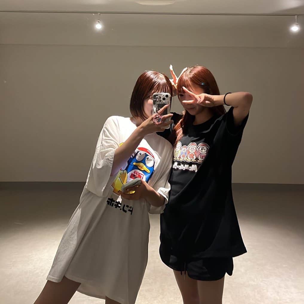 鈴木彩夏のインスタグラム：「💙✌🏻ドンペンT」