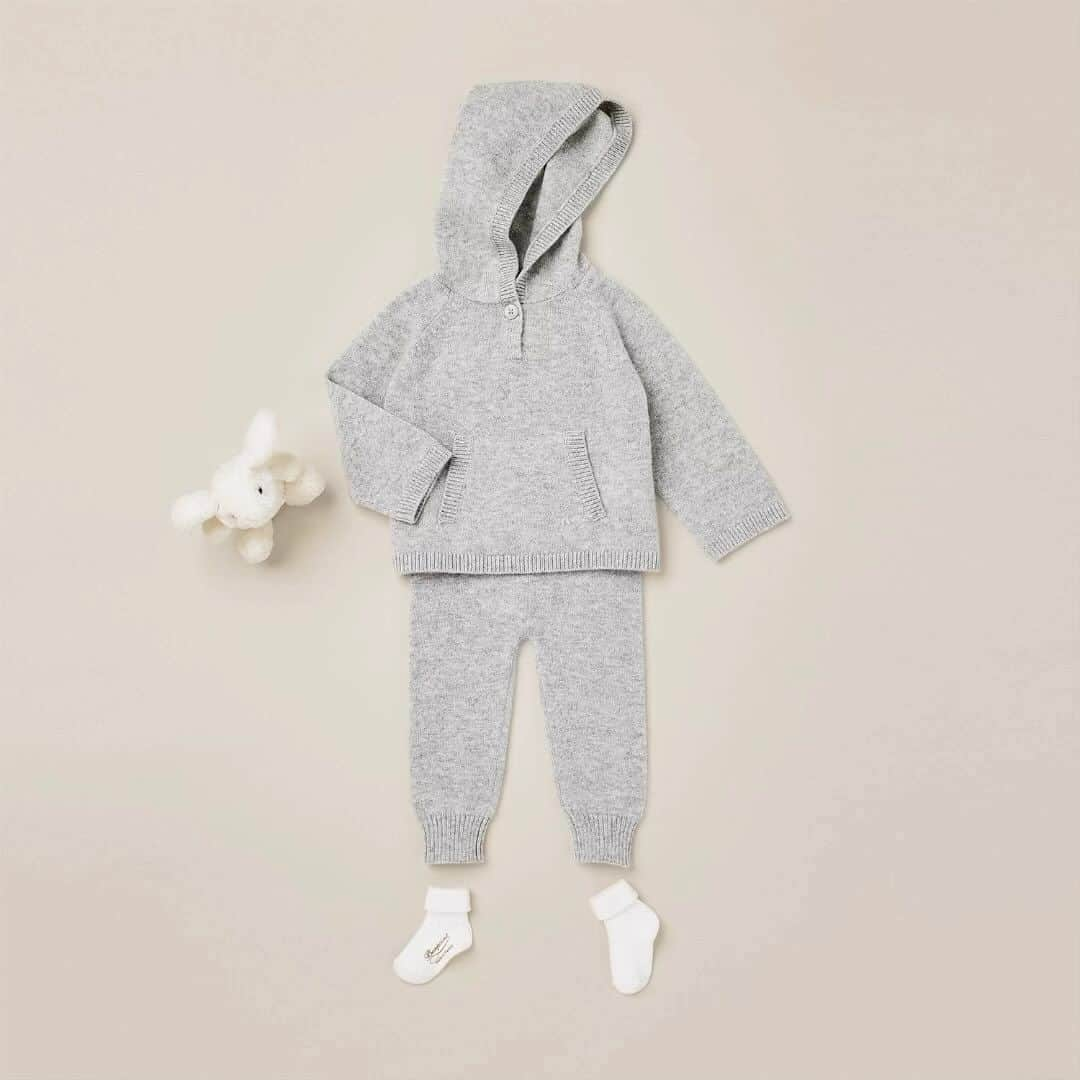 bonpointのインスタグラム：「Bonpoint Newborn | Oh my Cashmere! ​ Enjoy the softness of our cashmere to cuddle your little one.​  #Bonpoint #Newborn」