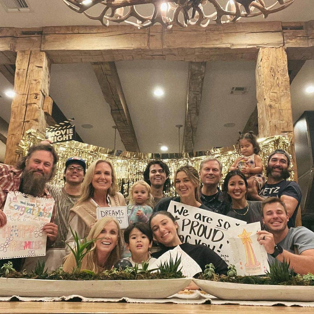 コリー・ロバートソンのインスタグラム：「Arrived home last night after @theblindmovie premiere and rounded the corner to the sweetest surprise!!! I love our fam so much!! I couldn’t do anything without these people by my side 🤗🥰」