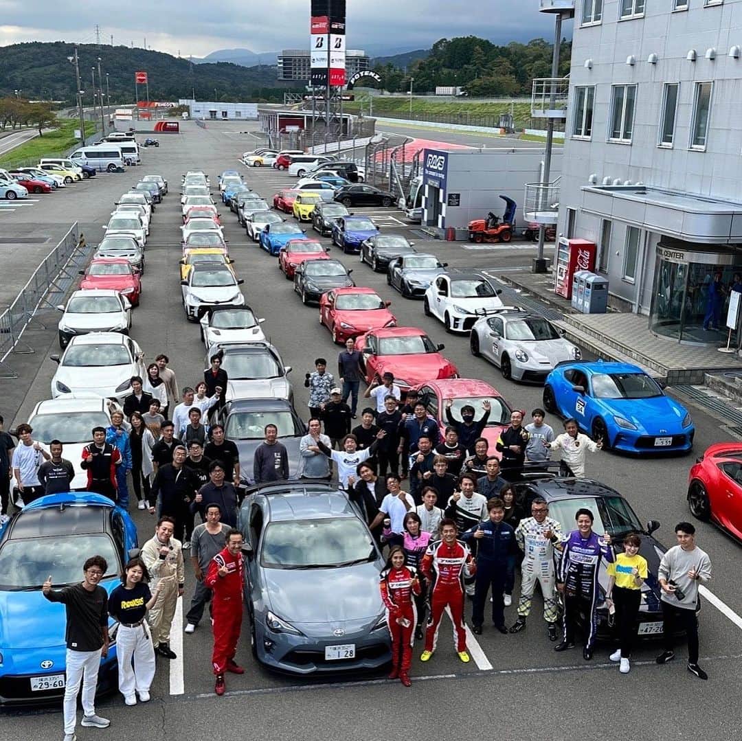 織戸学のインスタグラム：「MAXORIDO 富士スピードウェイ 走行会  朝のツーリングから  ランチ  楽しかったな  安全第一  たくさんのご参加 遠くからの ご参加  有り難う御座いました。  #maxorido  @130ryokohama  @maaya_orido_559」