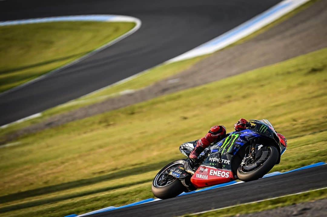 YamahaMotoGPさんのインスタグラム写真 - (YamahaMotoGPInstagram)「💬 @fabioquartararo20 , Grand Prix of Japan - Practice Result - 13th:  "We had a mishap with the front brake during all the laps. I crashed at quite a high speed, but luckily I only have a sprained ankle and some pain in my neck. I will be back tomorrow. But I have to say that I was pretty lucky. About the pace, we are one of the fastest, but we didn’t make a step when we put in a new soft rear. That’s pretty frustrating for us, so we have to find a solution in this area.”  #MonsterYamaha | #pMotoGP | #JapaneseGP」9月29日 23時16分 - yamahamotogp