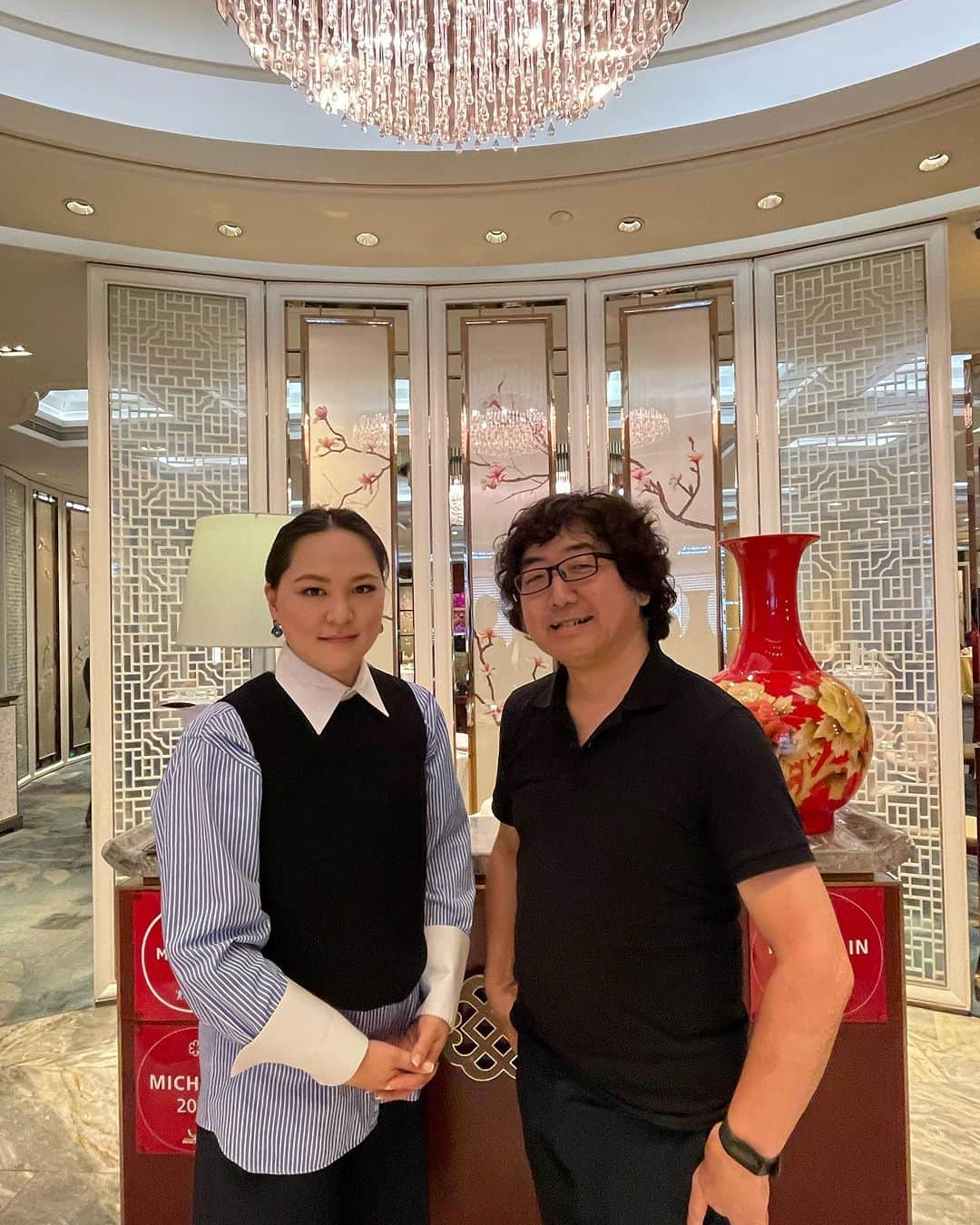 森川亮のインスタグラム：「中国コスメ海外責任者と。」