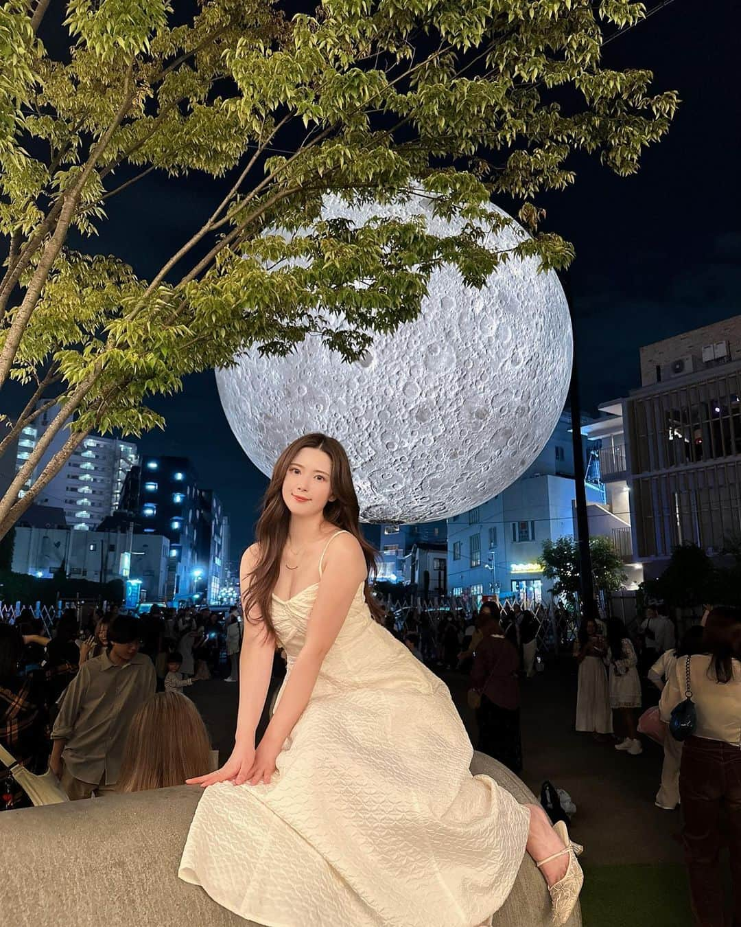 伊藤奈月さんのインスタグラム写真 - (伊藤奈月Instagram)「⁡ 月光浴🌕🫶🏻 ⁡ 今夜は中秋の名月🐇🎑 そして満月の日🌕 ⁡ 次に、中秋の名月の日に 満月になるのは 7年後なんだって😌 今夜は 貴重だから みんな上を見上げて ムーンパワー 浴びてね🫶🏻💛 ⁡ ⁡ 「 #奈月の月便り 」 いつも ストーリーで載せてるけど 初のフィード投稿 笑 ⁡ ⁡ 月色のワンピースは @dazzlin_official の💛 ⁡ ⁡ #中秋の名月  #十五夜 #満月  #ハーベストムーン #月  #moon  #moonlight」9月29日 23時30分 - naachan__