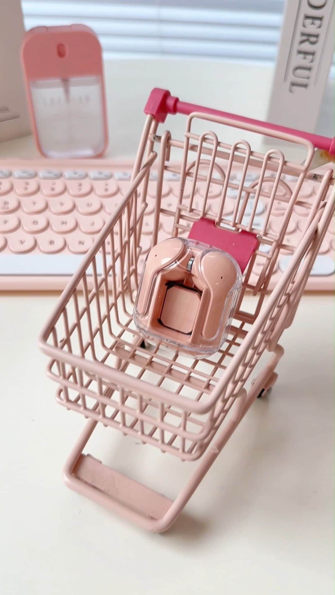 SHEINのインスタグラム：「Sync pink with rapid one-step pairing, 10 hours of battery life, LED display & voice control 🎧💗🎶  🔎 19095455  #SHEIN #SHEINforAll #SHEINstyle #fashion #chic」
