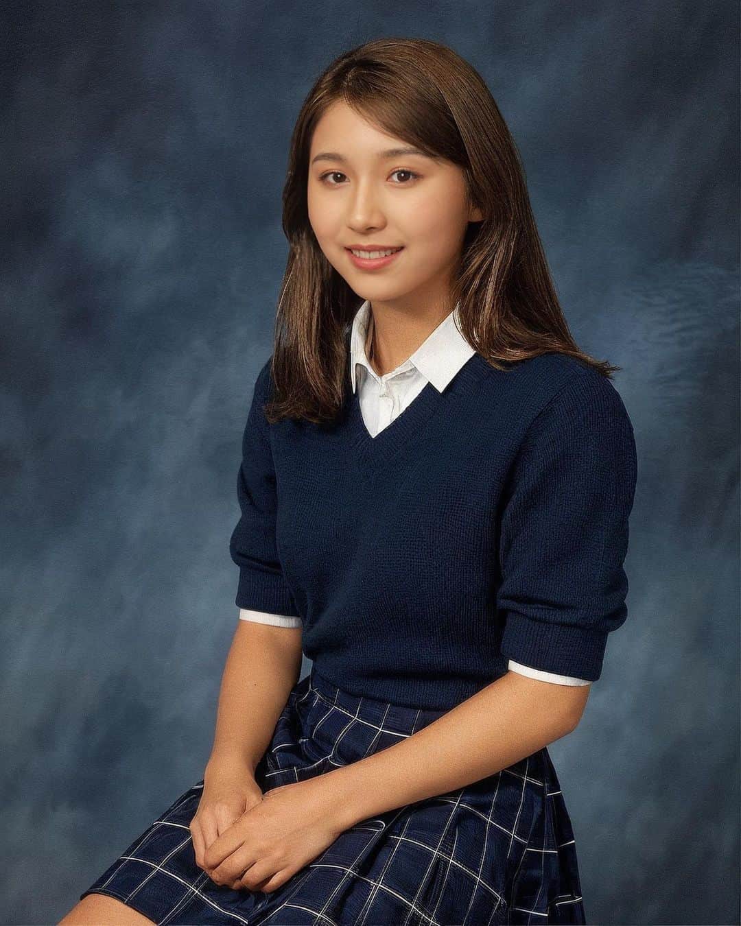 のインスタグラム：「AI GENERATED SAKIKO back in High School. 😂😂😂😂 #aigenerated #aifilter  #母と妹の投票順 #私は２枚目に1票#いや誰やねん #500円のおあそびでした」