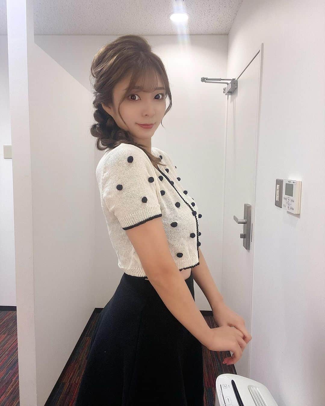 原満莉菜さんのインスタグラム写真 - (原満莉菜Instagram)「ABEMA『クロちゃんとクルーちゃん2nd』#25 ミッドナイトまでの４時間15分生放送ご視聴ありがとうございました📺🚤  通常ではなかなか当てられず、ミッドナイトでは4R中3R的中という奇跡が起きました🥺🎯✨なぜ〜🥺？ 来週もこの奇跡起きるかなあ🚤 頑張ります！！最下位！！ 来週も出るのでよろしくお願いします🩵💙  今日はサイドラプンツェルヘアにしてもらいました🍡」9月29日 23時37分 - marina_serizawa