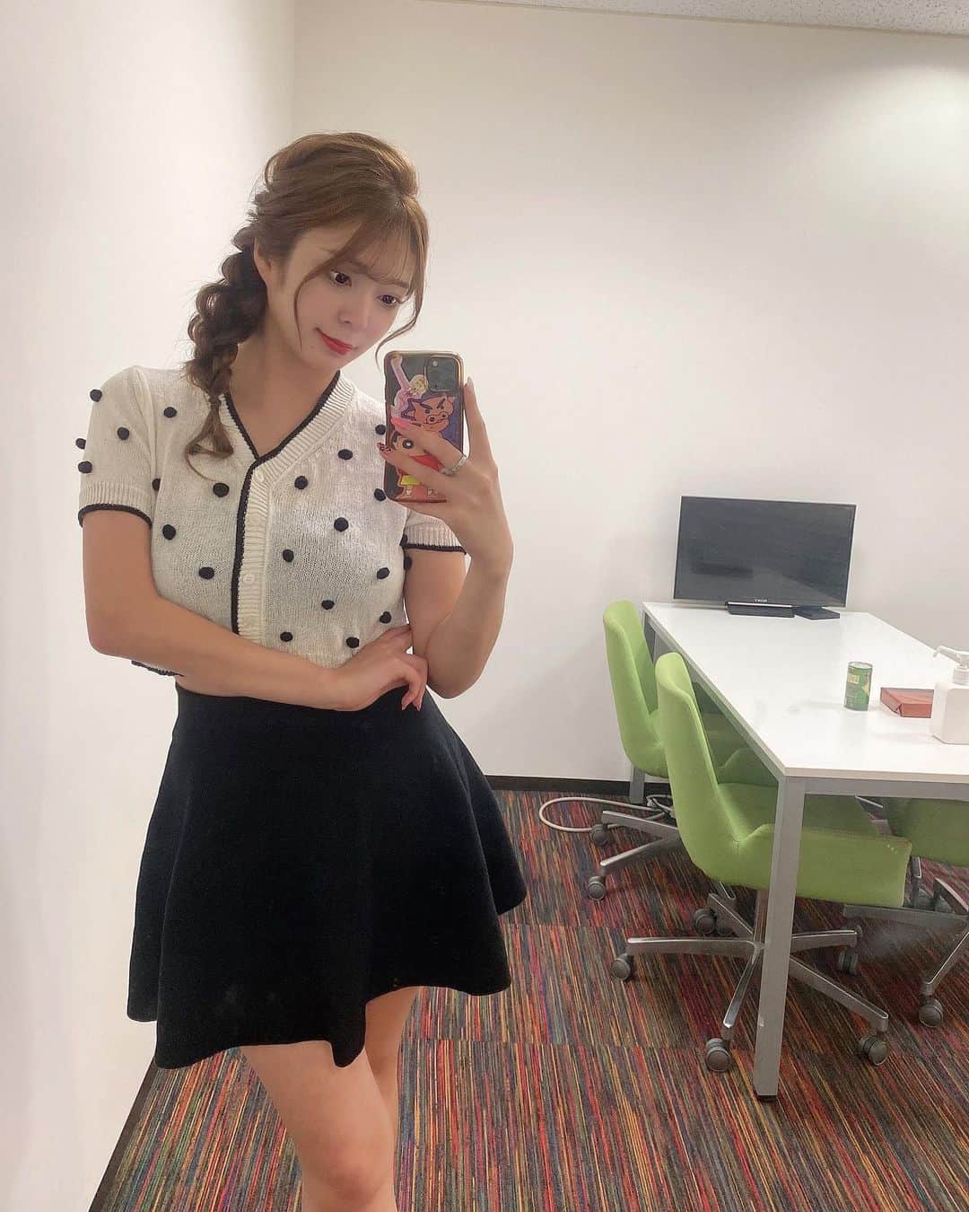 原満莉菜さんのインスタグラム写真 - (原満莉菜Instagram)「ABEMA『クロちゃんとクルーちゃん2nd』#25 ミッドナイトまでの４時間15分生放送ご視聴ありがとうございました📺🚤  通常ではなかなか当てられず、ミッドナイトでは4R中3R的中という奇跡が起きました🥺🎯✨なぜ〜🥺？ 来週もこの奇跡起きるかなあ🚤 頑張ります！！最下位！！ 来週も出るのでよろしくお願いします🩵💙  今日はサイドラプンツェルヘアにしてもらいました🍡」9月29日 23時37分 - marina_serizawa