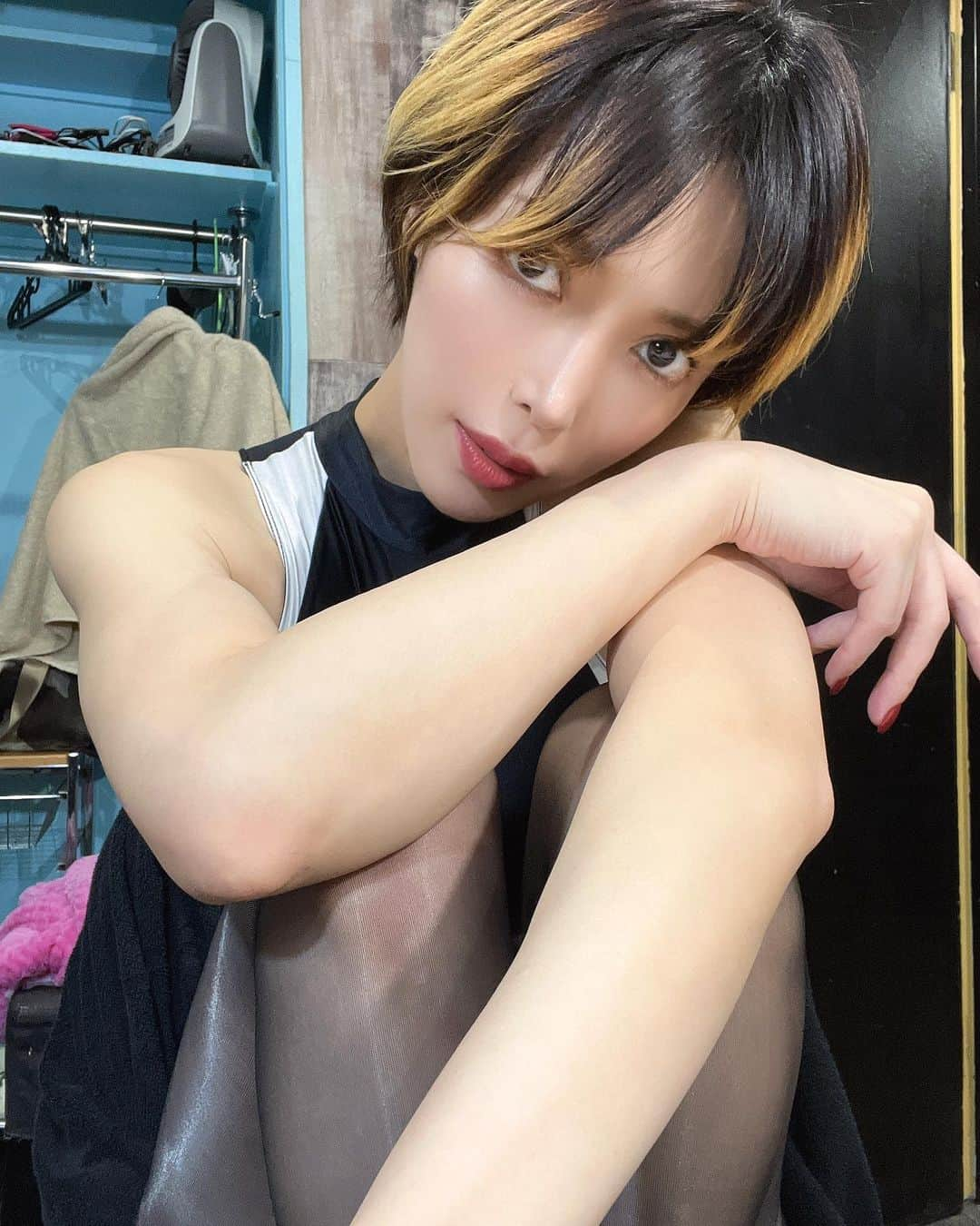 君島みおのインスタグラム：「おやすみなさい💫 肘💪」