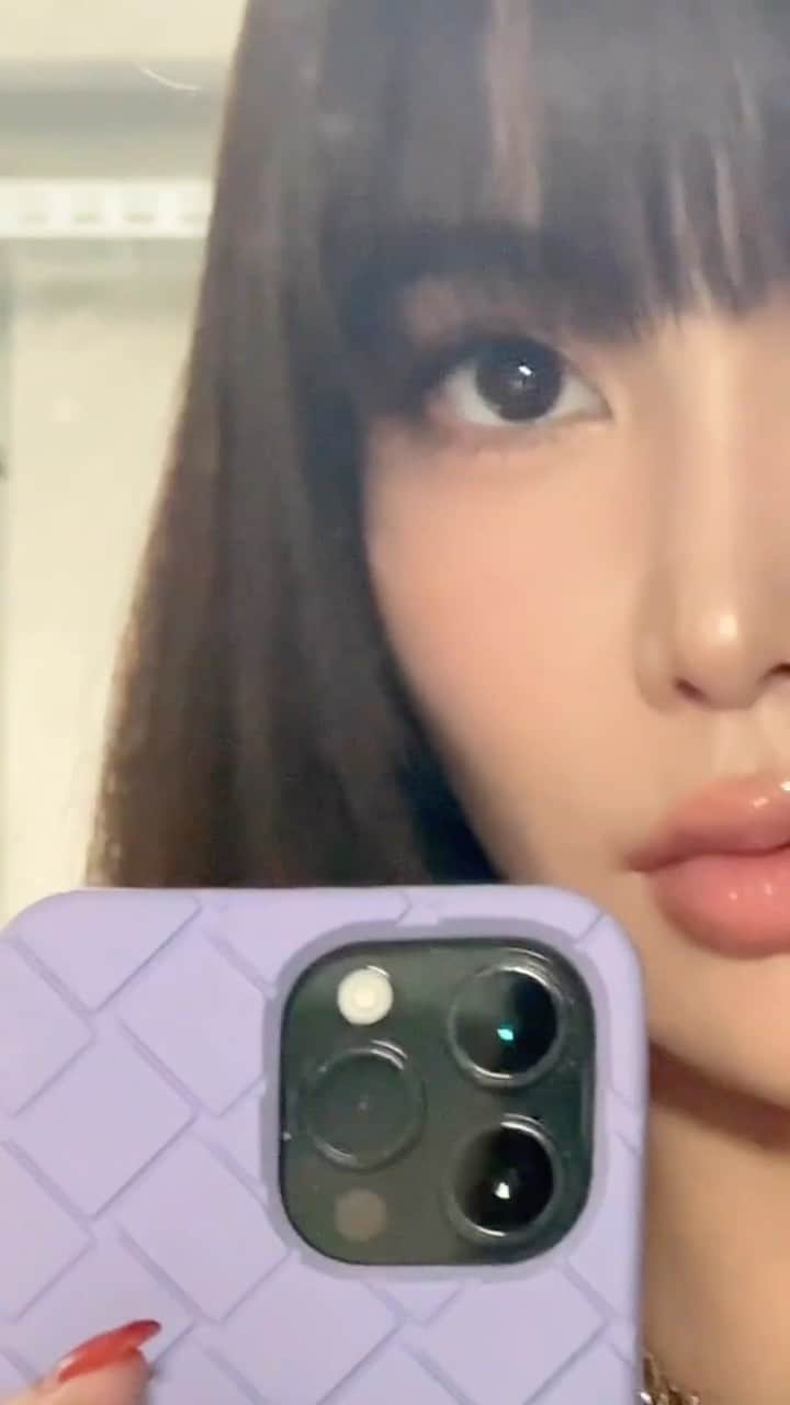 梯真奈美のインスタグラム：「裸眼だったり、カラコンだったり、 ピンクリップだったり、赤だったり。」