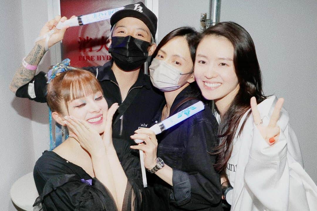 MARiAのインスタグラム：「昨天我见到了 我最喜欢的人❤️  #GARNiDELiA #小美　#美依礼芽  #乗風2023」